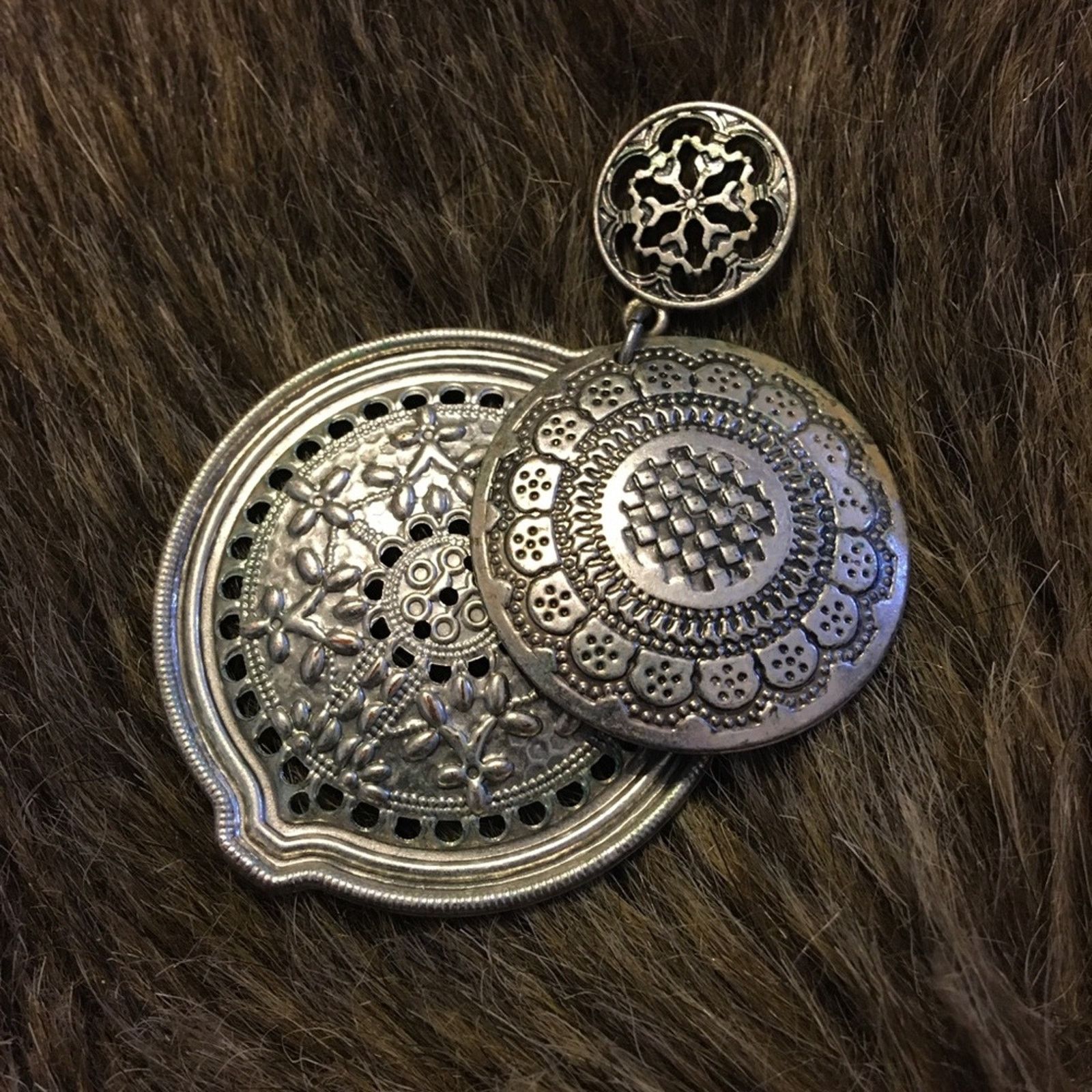 Vintage Vintage silver tone aluminum disc earrings Size ONE SIZE - 3 Thumbnail