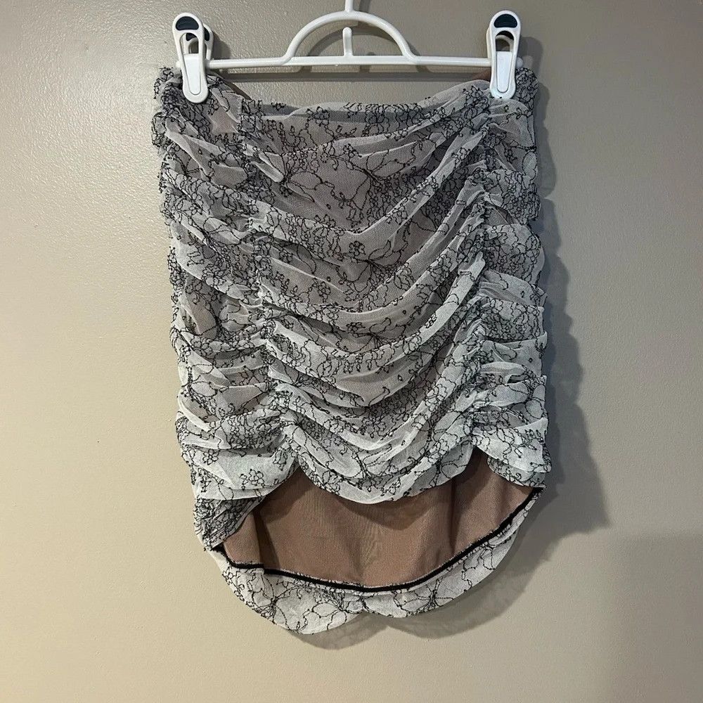 Maniere De Vior Ruched Lace Asymmetric gothic monochrome Mini Skirt Size 28" / US 6 / IT 42 - 4 Thumbnail