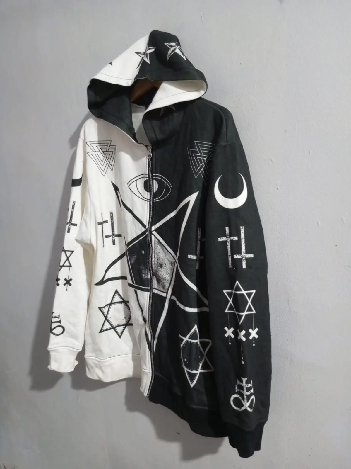 Japanese Brand Travas tokyo iluminati cross hoodie Size US L / EU 52-54 / 3 - 2 Thumbnail