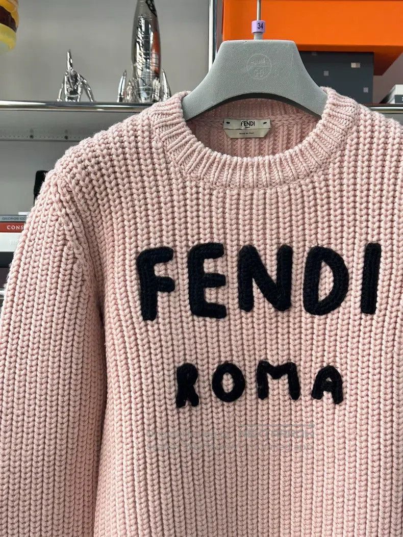 Fendi Fendi Cherry blossom pink bulky knit round neck 100% wool Size XXS / US 00 / IT 34 - 2 Thumbnail