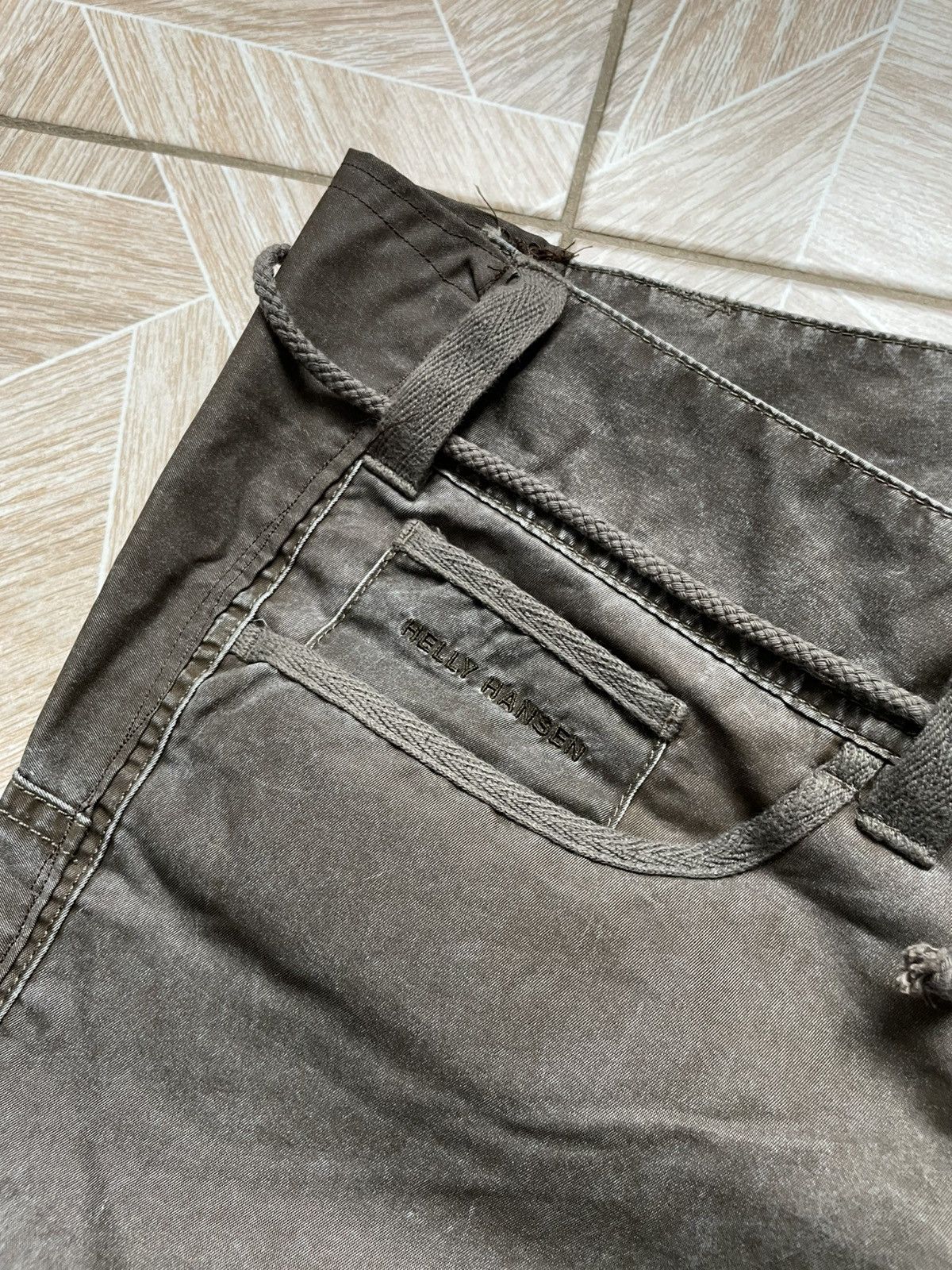 Helly Hansen Rare Helly Hansen Outdoor Nylon Distressed Nylon Pants 28 Size US 28 / EU 44 - 8 Thumbnail