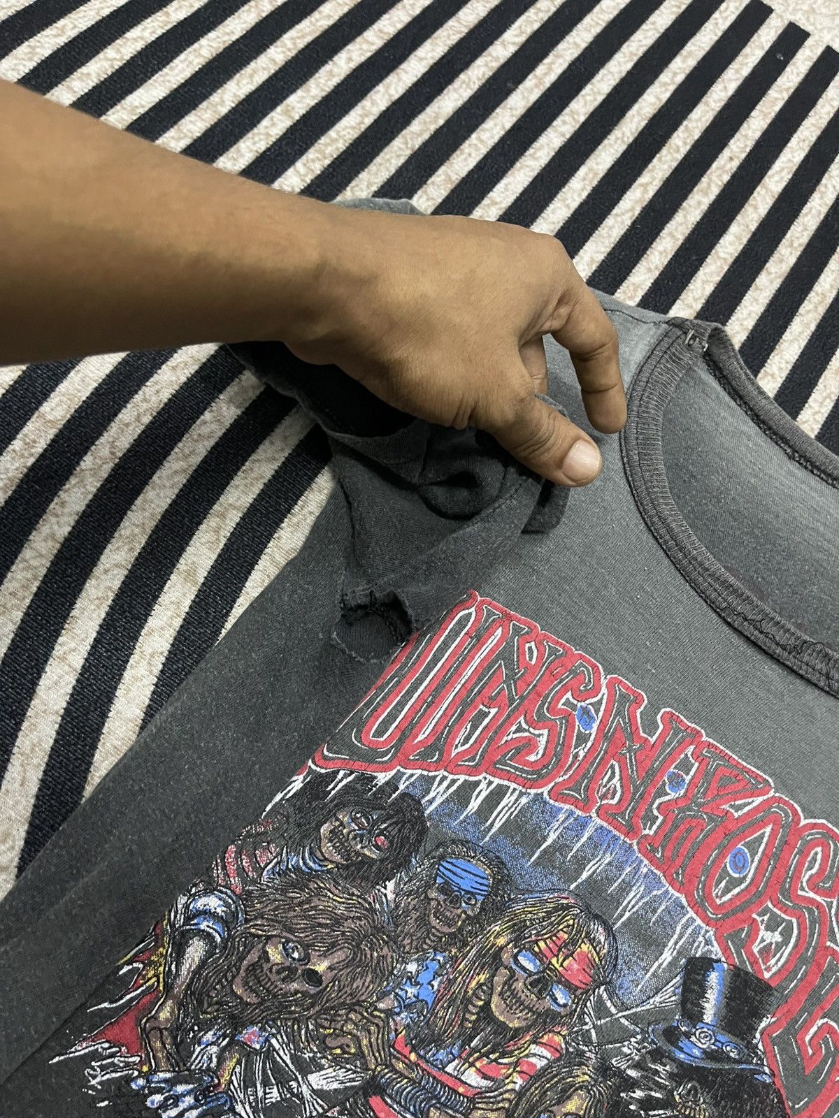Guns N' Roses VINTAGE GUNS N ROSES USED YOUR ILLUSION TOUR 91-93 TEES Size US XS / EU 42 / 0 - 7 Thumbnail