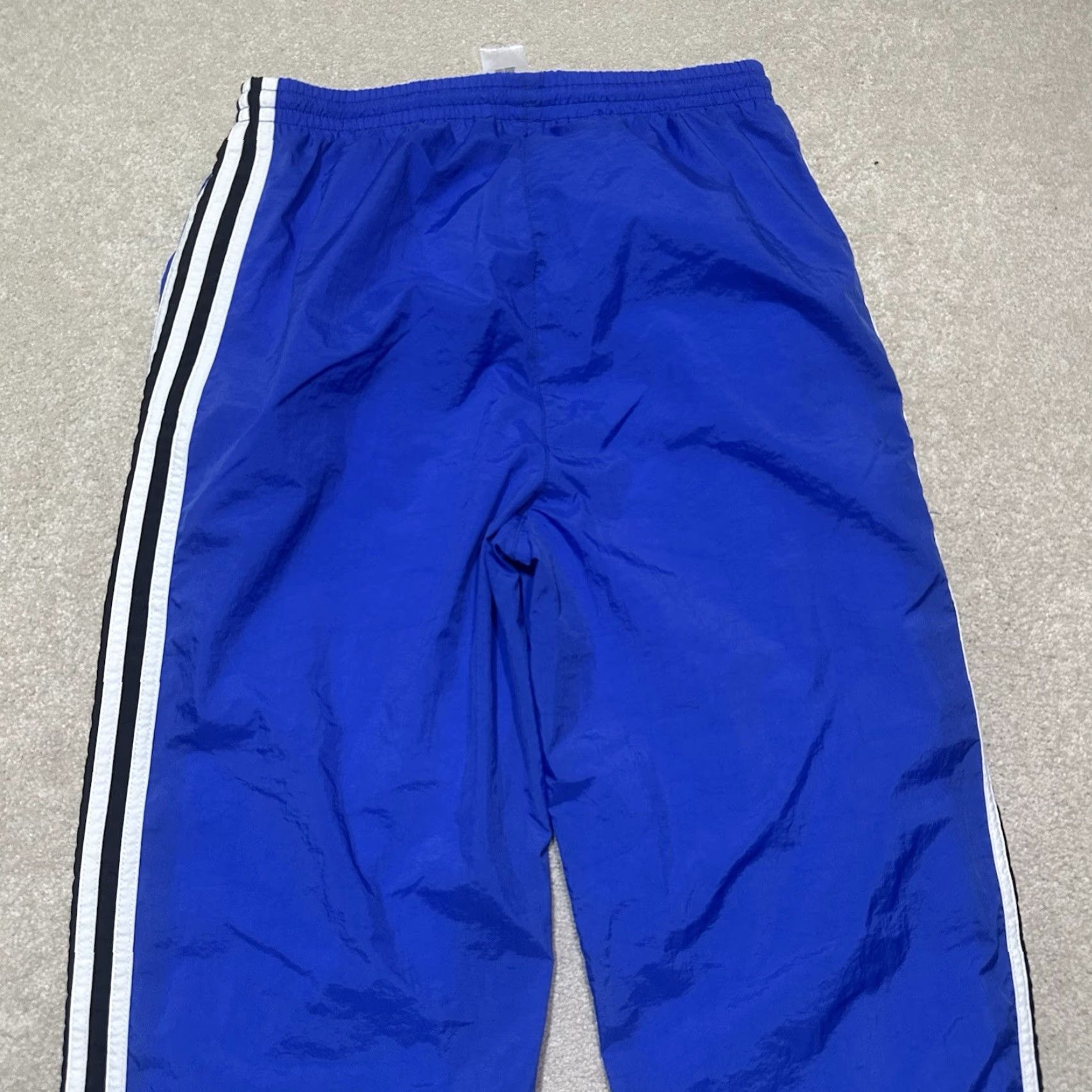 Adidas VINTAGE Adidas Nylon Glanz Soccer Pants Mens Small Blue Lined RN 8837 00411 Size US 29 - 4 Thumbnail