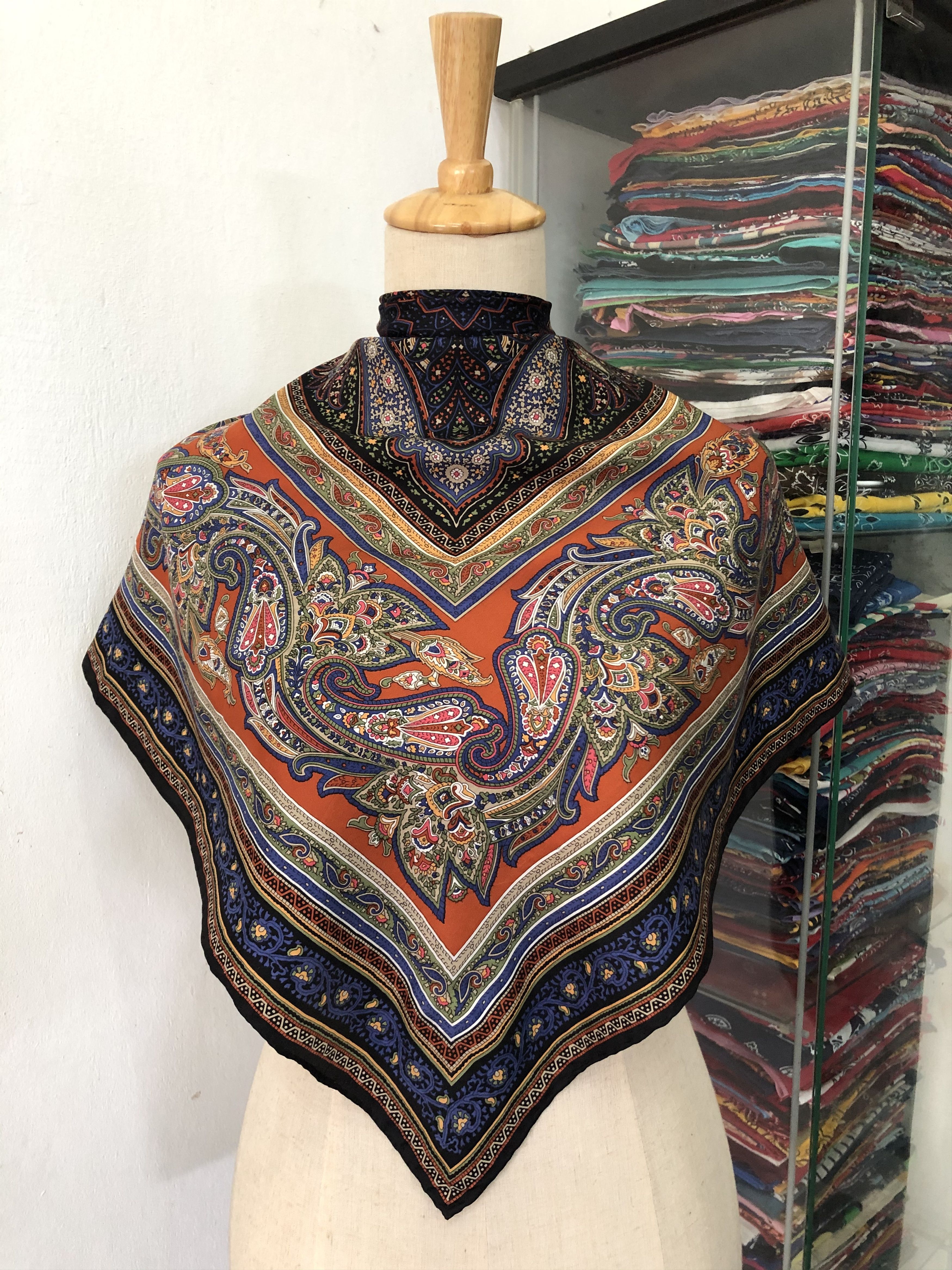Vintage Vintage Silk Scarf Size ONE SIZE - 1 Thumbnail