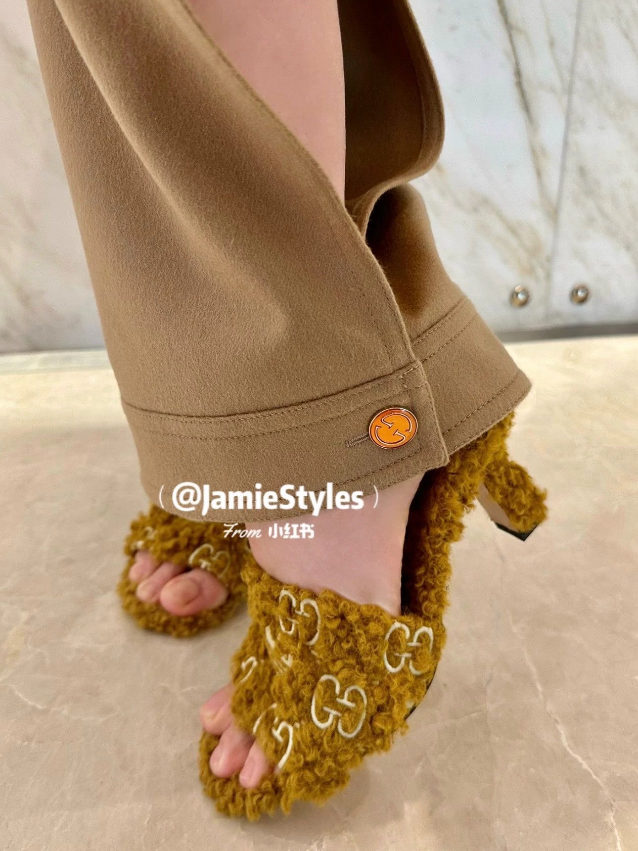 Gucci Gucci x Adidas Teddy Slide Brown 39 Size US 8.5 / IT 38.5 - 8 Thumbnail
