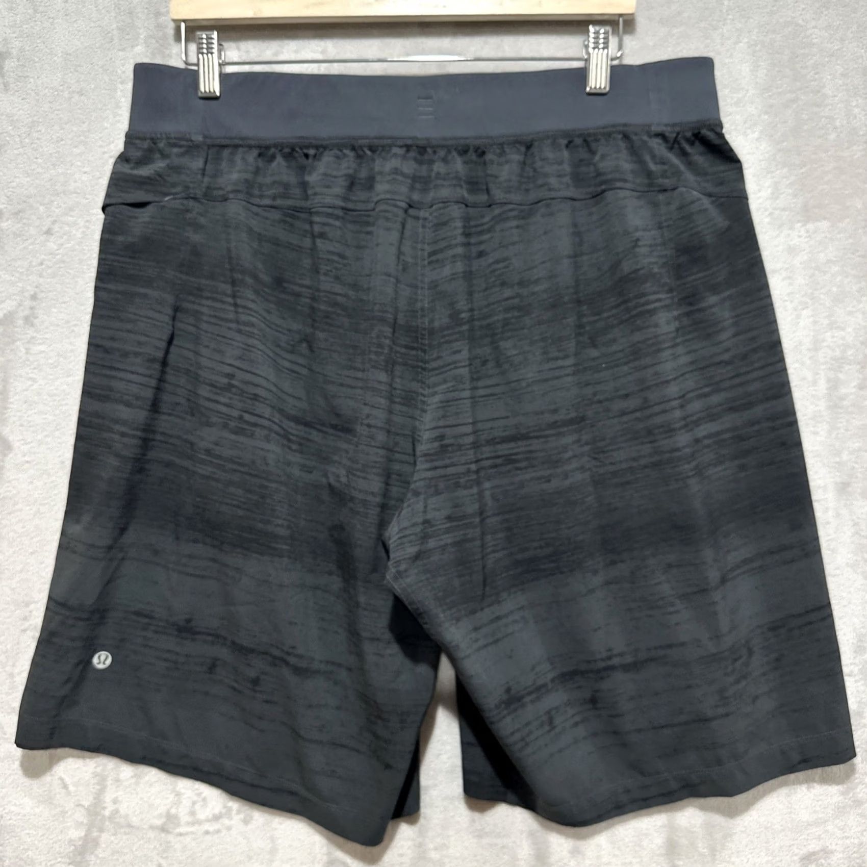 Lululemon Lululemon T.H.E. Linerless Short 10” 2XL Gray/Blue Stripped Drawstring Athletic Shorts Men Regular Size 2XL Summer Moisture Wicking Space Dye Size US 39 - 2 Thumbnail