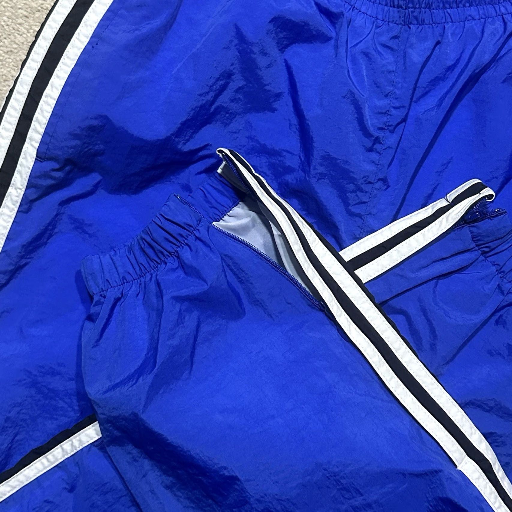 Adidas VINTAGE Adidas Nylon Glanz Soccer Pants Mens Small Blue Lined RN 8837 00411 Size US 29 - 6 Thumbnail