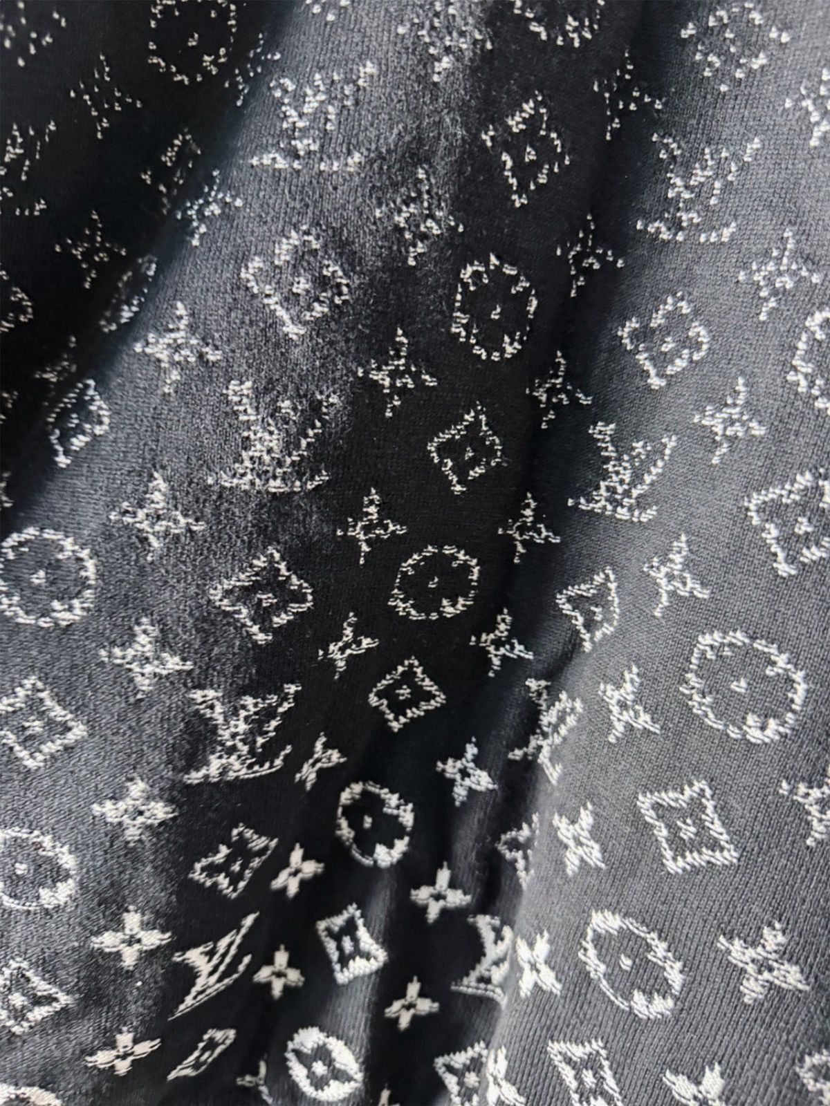 Louis Vuitton LOUIS VUITTON Gradient Cotton Crewneck Size US L / EU 52-54 / 3 - 3 Thumbnail