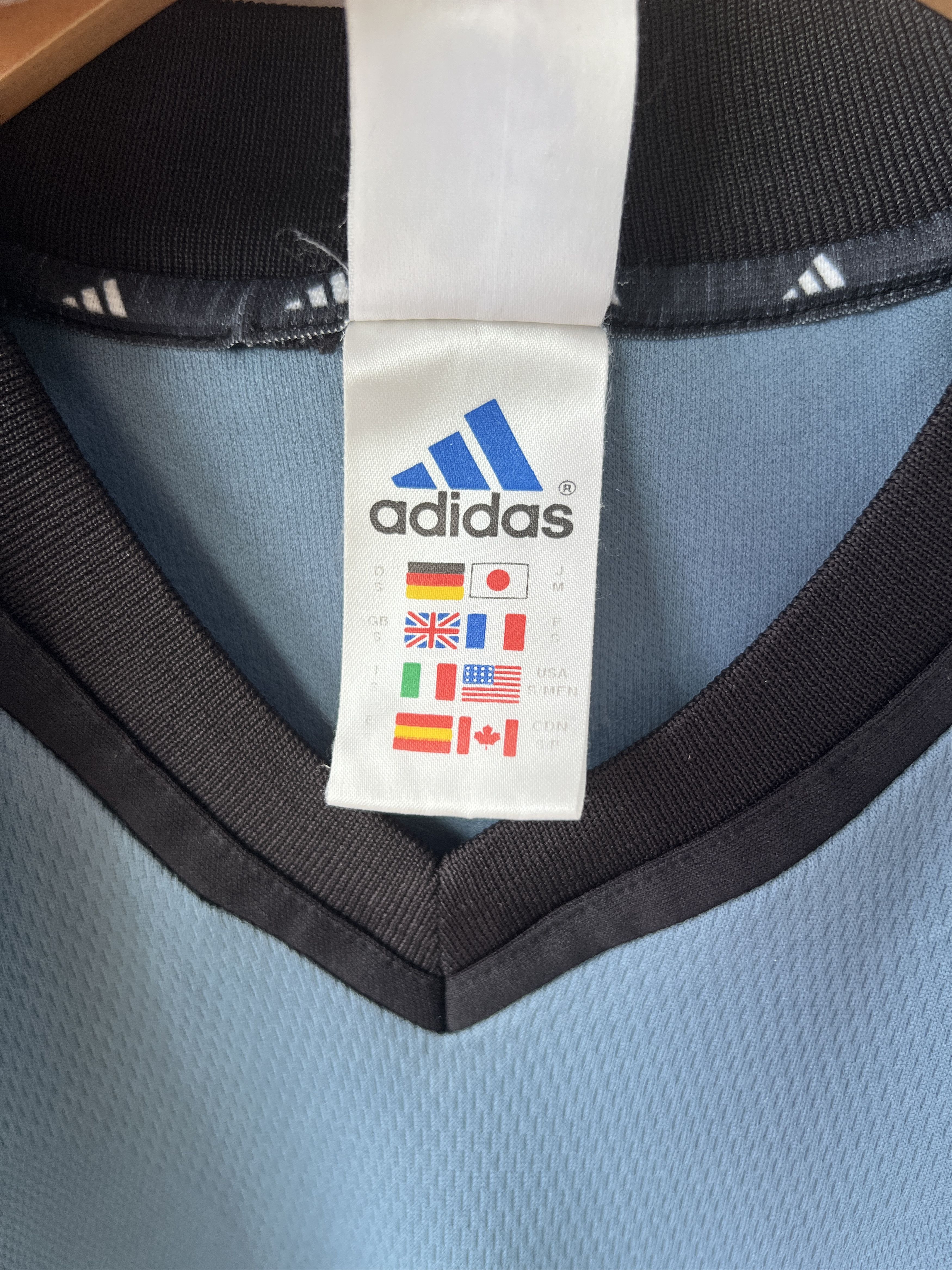 Adidas (S fits M) Real Madrid 2001-02 Third Kit Zidane #5 Size US S / EU 44-46 / 1 - 4 Thumbnail