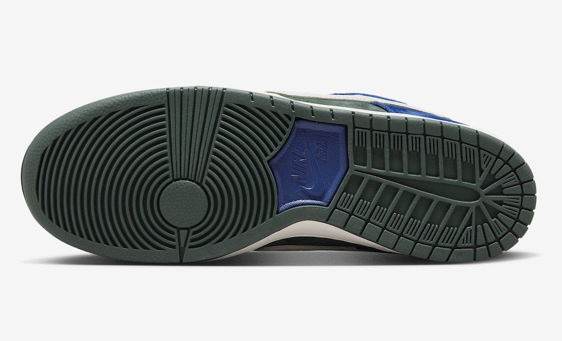 Nike Nike SB Dunk Low Pro Deep Royal Blue - HF3704 400 7.5/9w Size US 10 / EU 43 - 8 Thumbnail