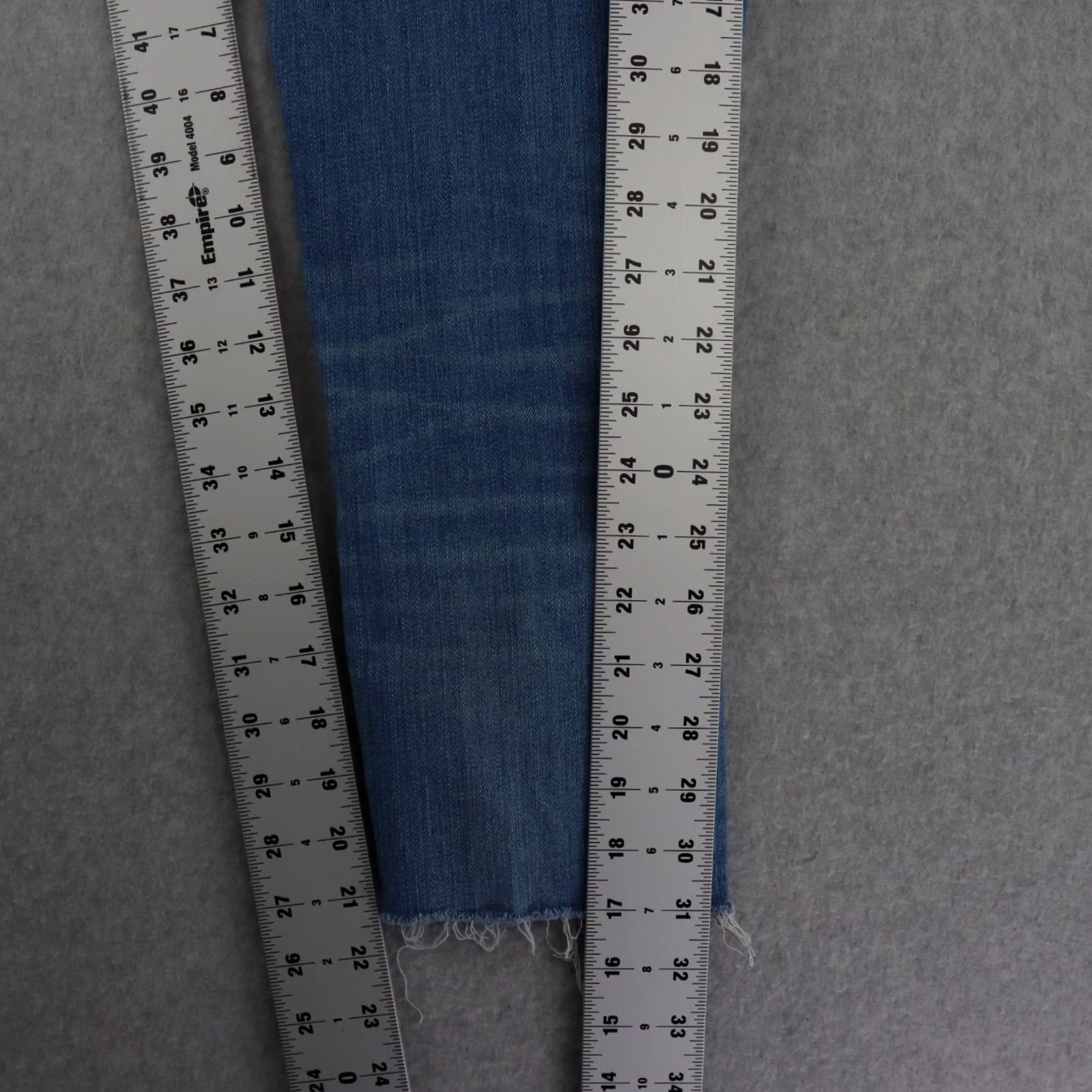 Madewell Madewell Jeans Women 25 Blue 9" High Rise Skinny Button Fly Distressed Frayed Size 42" / US 20 - 7 Thumbnail