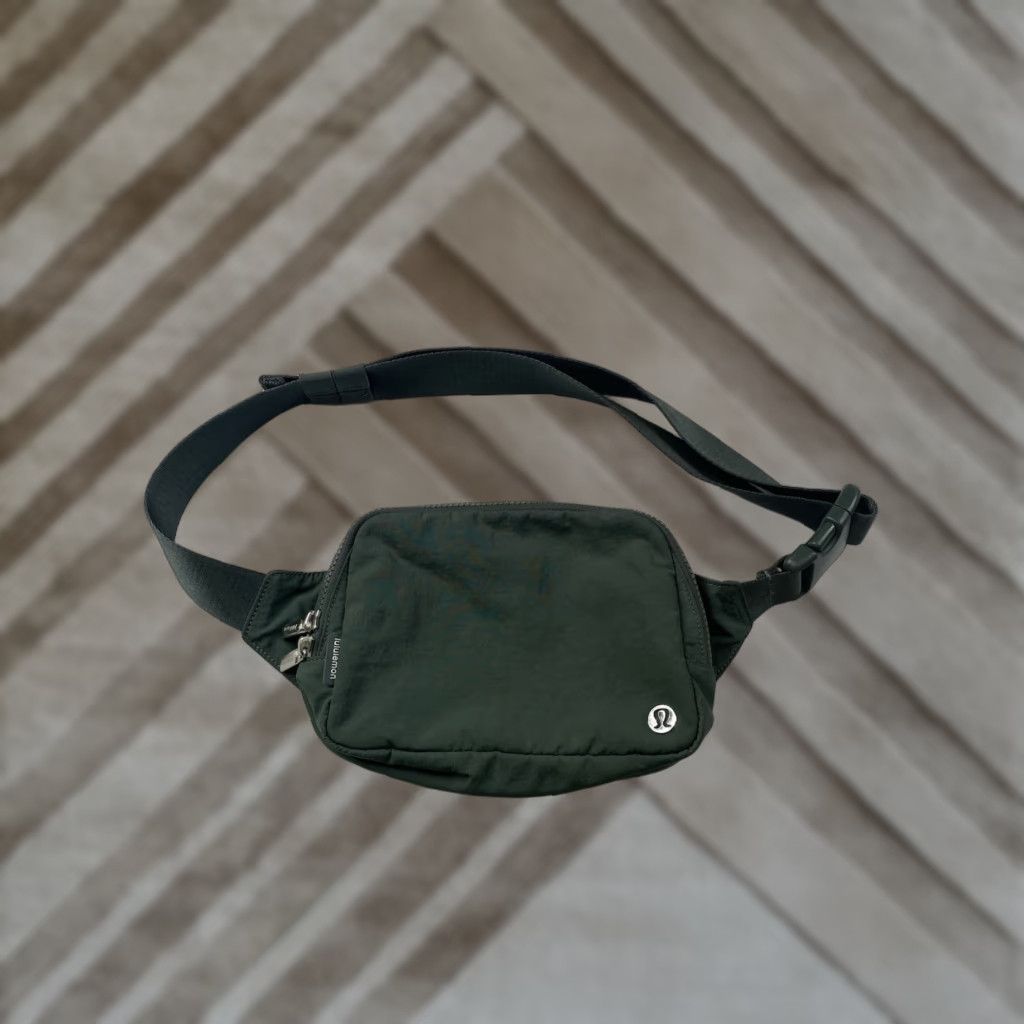 louis vuitton avenue backpack color/orion BLACK CHECKERED Size:2X-Small boasts a padded compartment All Day Lululemon Essentials sturdy