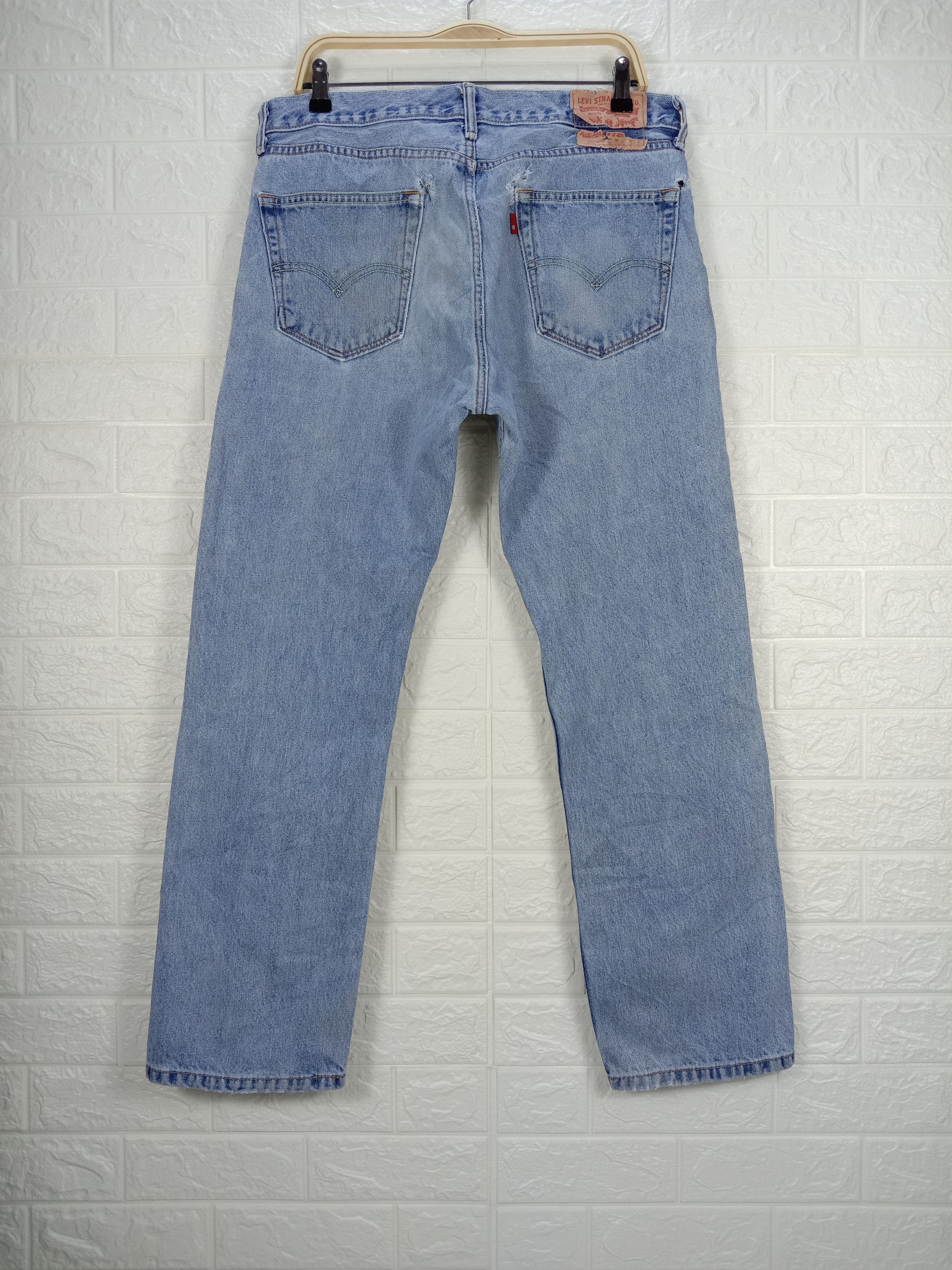 Levi's Vintage Levi's 505 Jeans Light Wash Distressed Denim Size US 34 / EU 50 - 5 Thumbnail