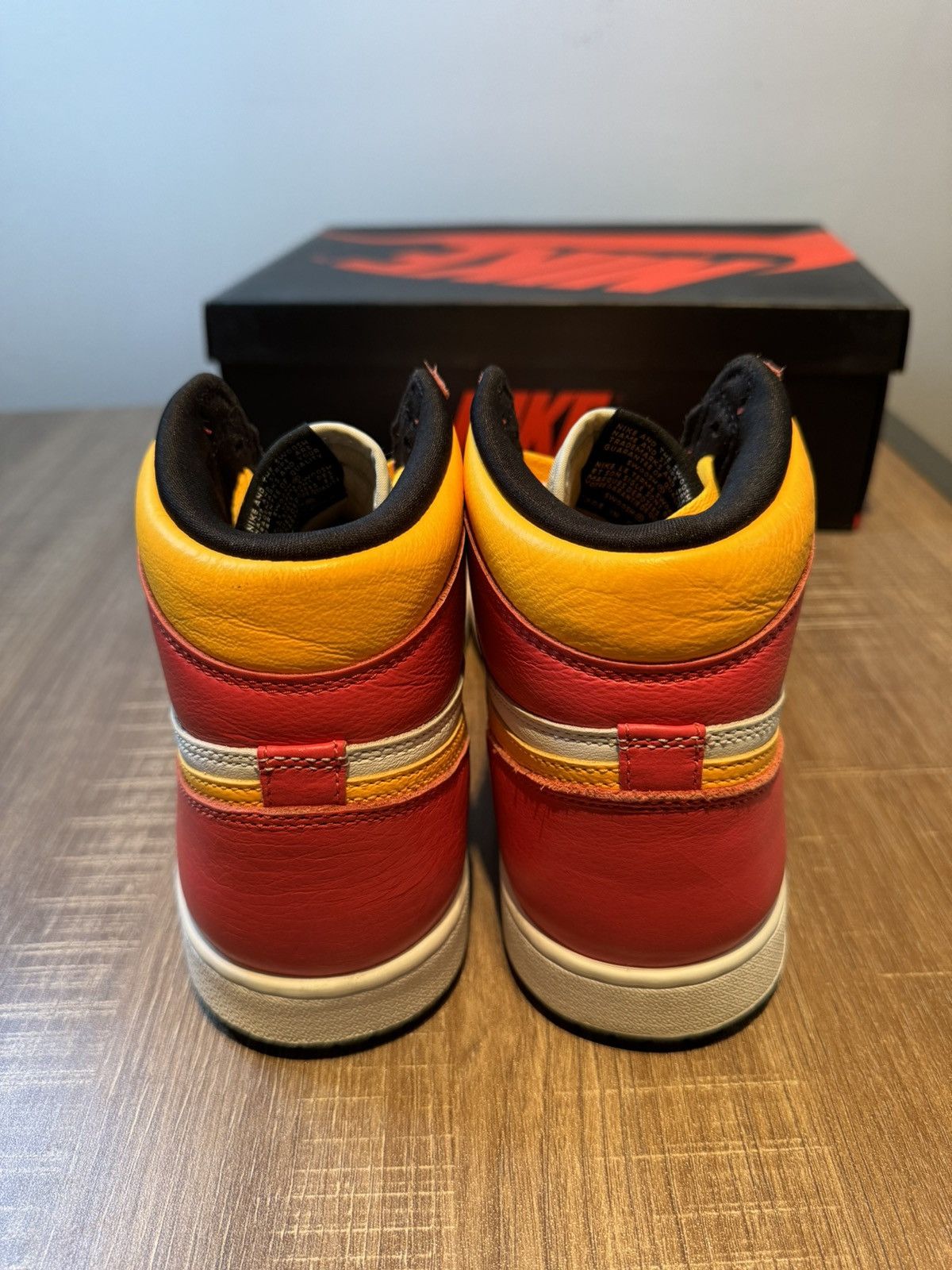 Jordan Brand Size 10.5 - Jordan 1 Retro High OG Fusion Red Worn Once Size US 10.5 / EU 43-44 - 4 Thumbnail