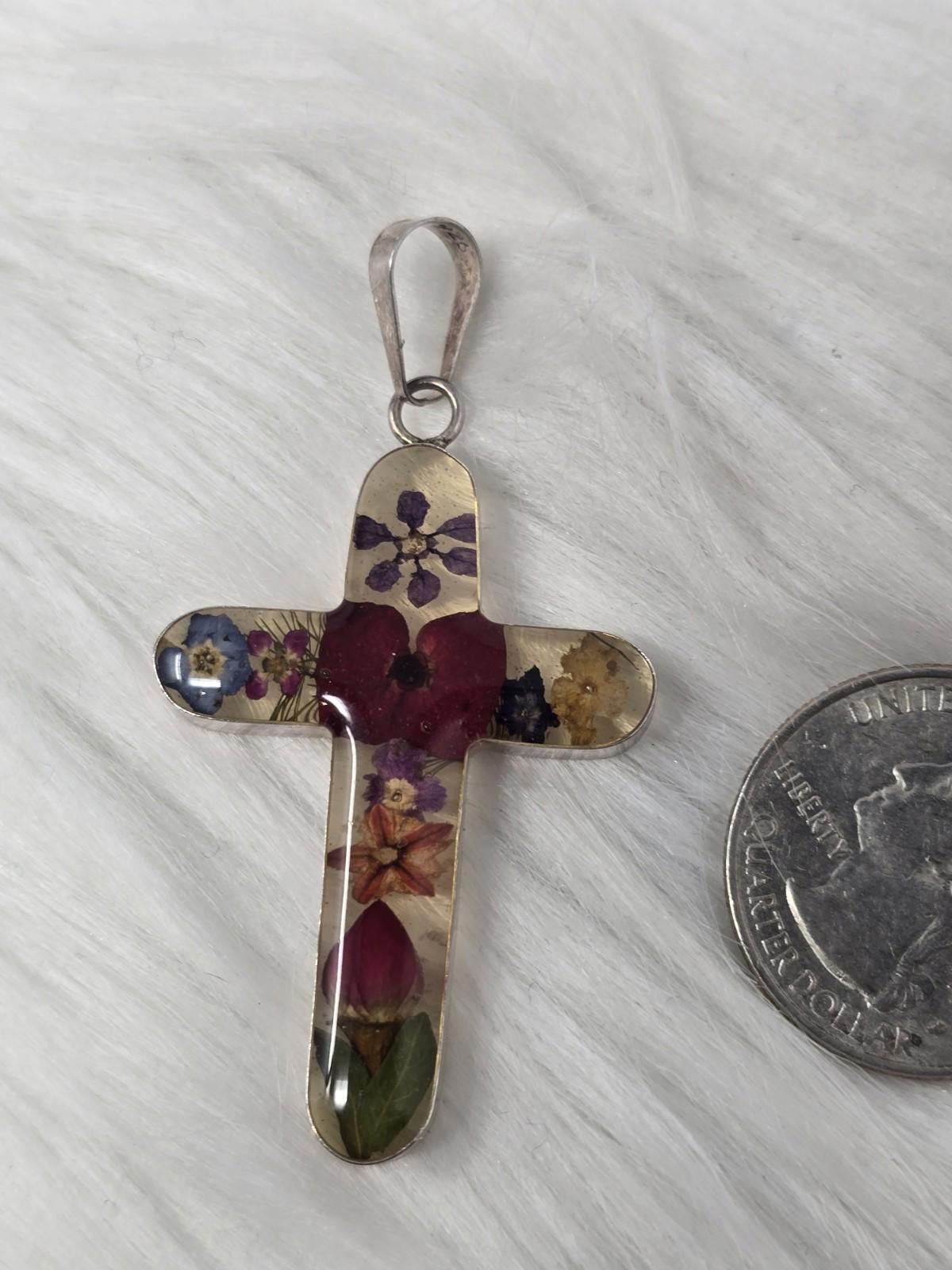 The Unbranded Brand Sterling Silver Floral Resin Cross Pendant 925 Size ONE SIZE - 2 Thumbnail