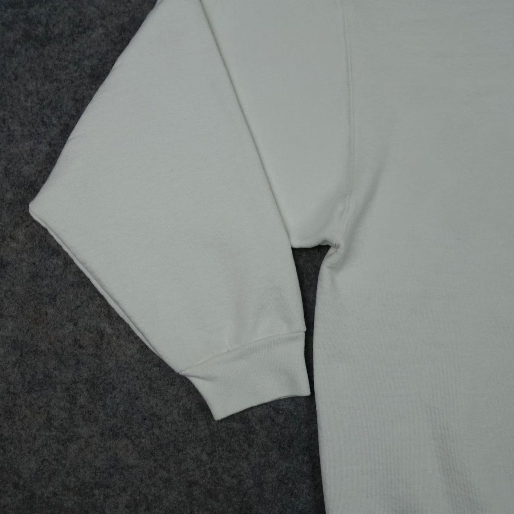 Fruit Of The Loom Fruit of The Loom Sweatshirt Mens Large White Fleece Pullover Blank 90s Crew Neck Pullover 90s Mens L White Size US L / EU 52-54 / 3 - 4 Thumbnail