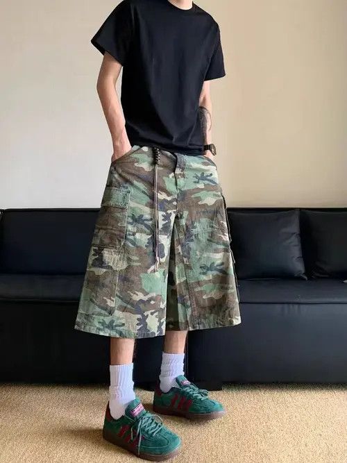 VIBE Vintage multi-pocket baggy straight camo work shorts Size US 29 - 1 Thumbnail