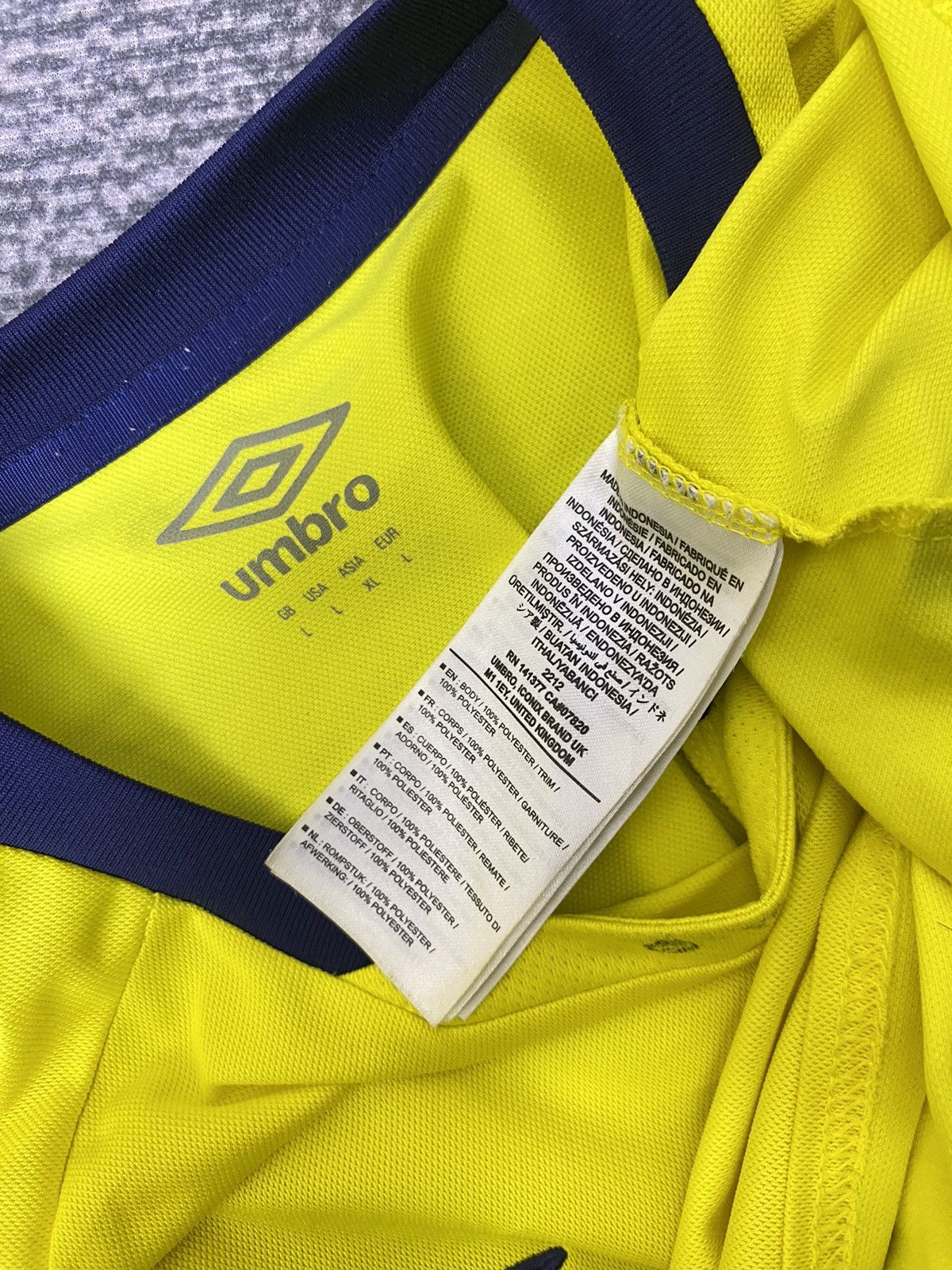 Umbro Blackburn Rovers FC 2018/19 Away Football/Soccer Jersey Kit Size US L / EU 52-54 / 3 - 7 Thumbnail