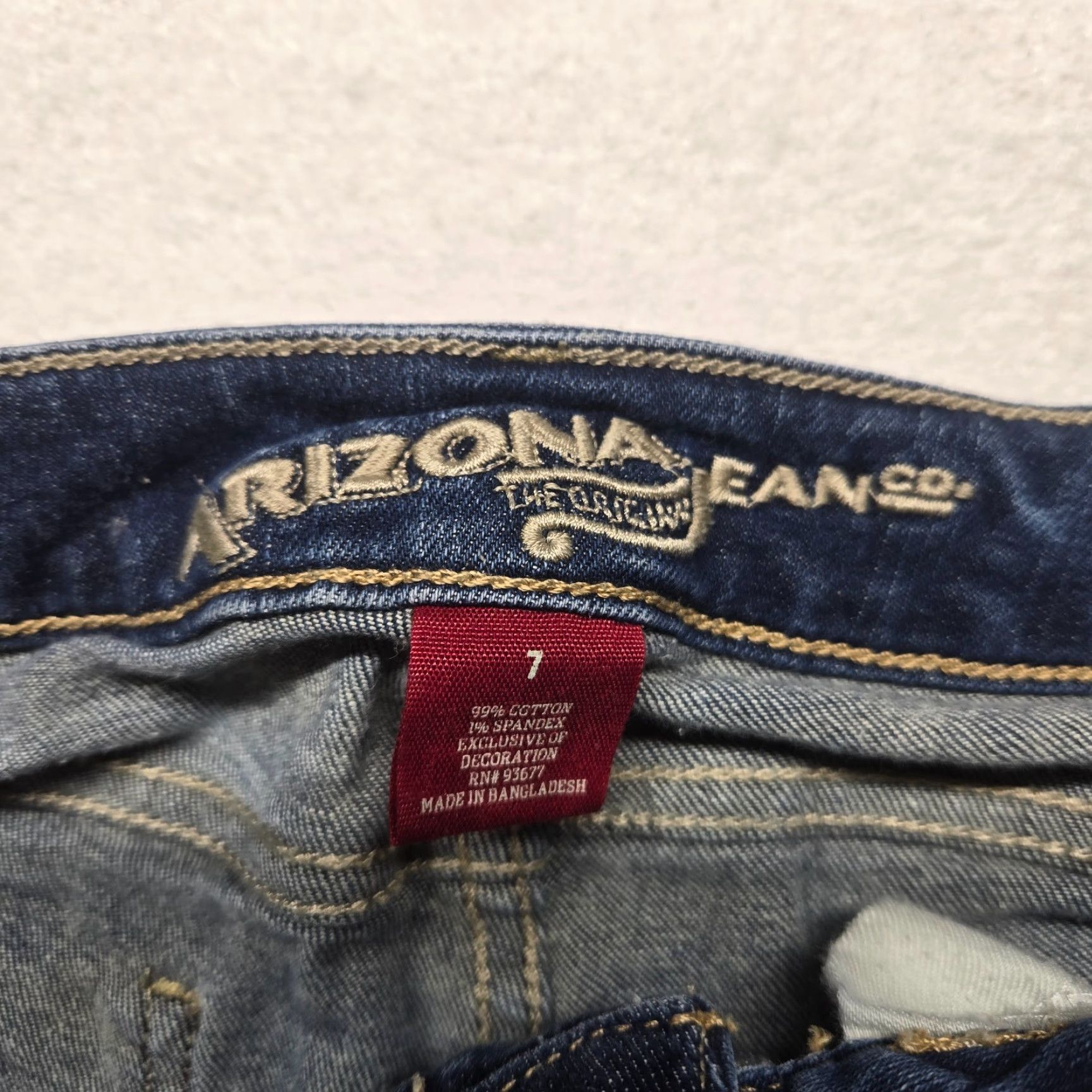 Vintage VINTAGE Arizona Jean Co. Blue Denim Shorts Bermuda Adult Women's Size 7 Cuffed Stretch Casual Summer Size 28" / US 6 / IT 42 - 2 Thumbnail