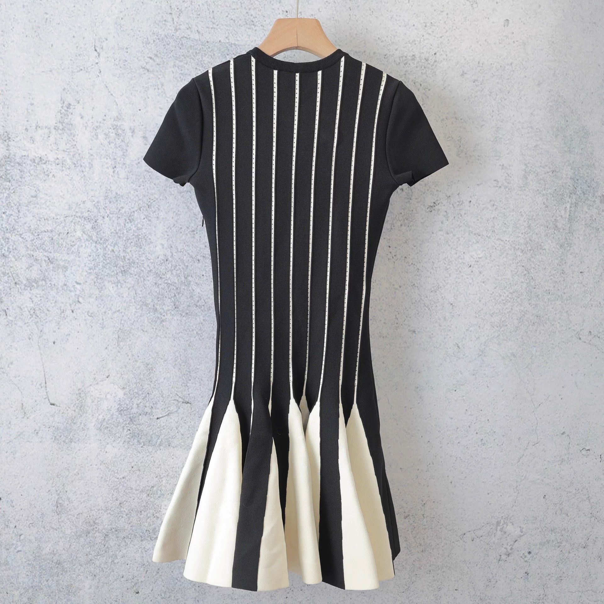Valentino Valentino Women's XS Dress Size XS / US 0-2 / IT 36-38 - 2 Thumbnail