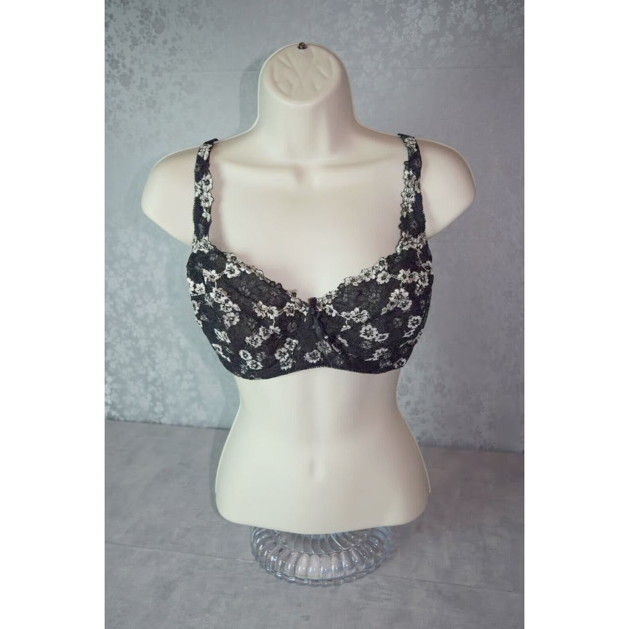 Vintage Impressions Black Embroidered Lace Underwire Bra SZ 40C Size ONE SIZE - 1 Thumbnail
