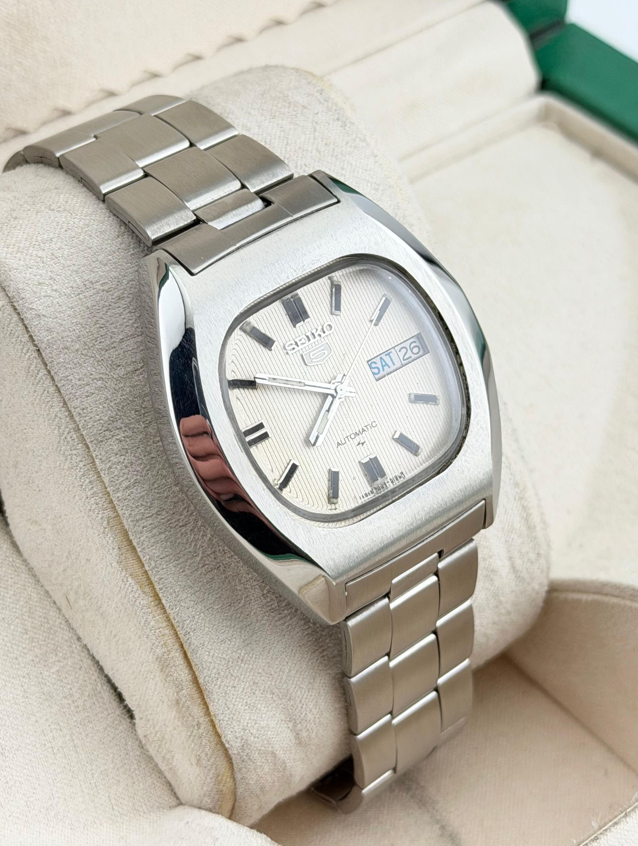 Seiko Vintage Seiko 5 7009-5010 Men's Wrist Automatic Watch Size 38 - 4 Thumbnail