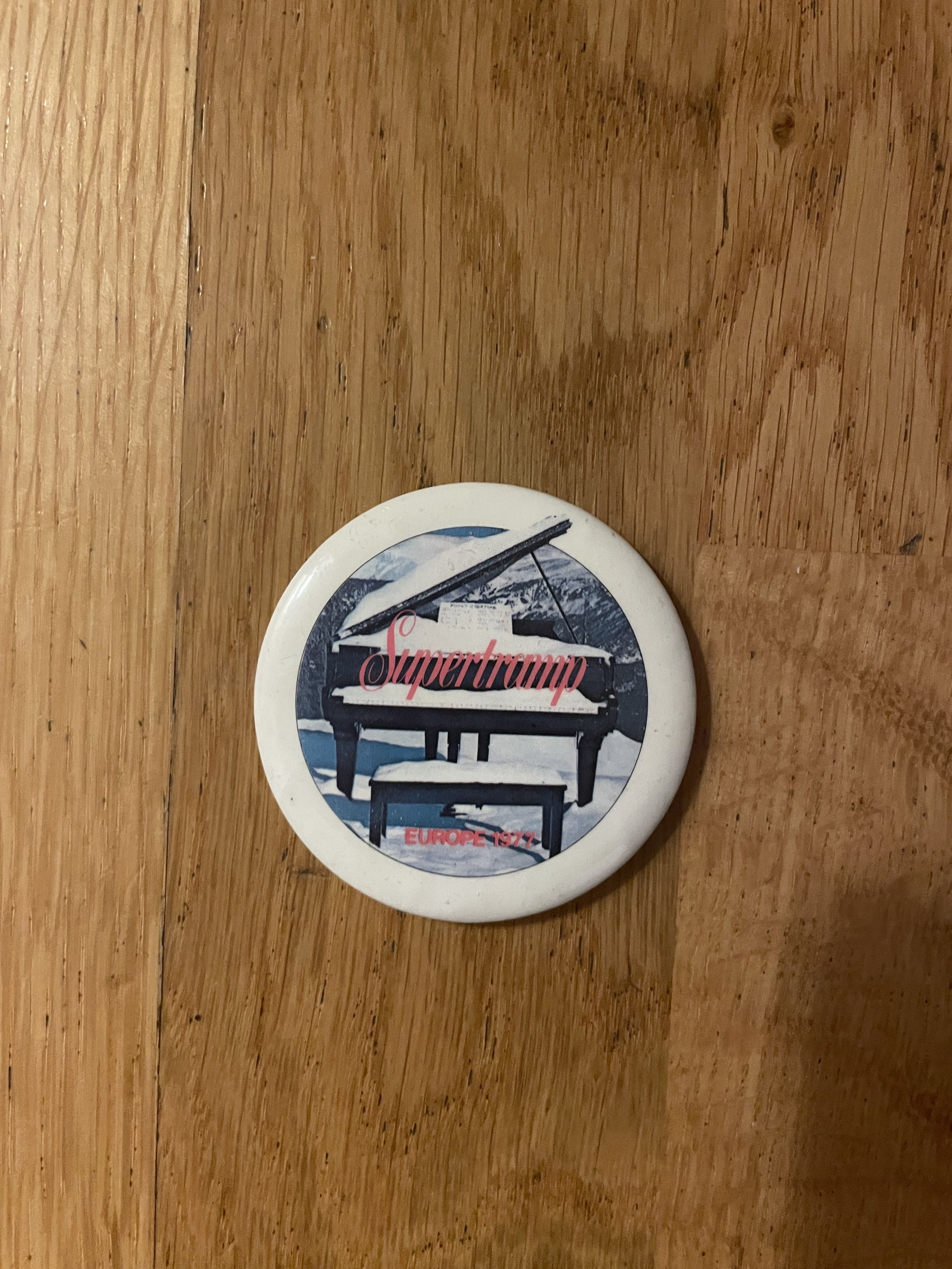Vintage Supertramp pin European Tour 1977 Size ONE SIZE - 1 Thumbnail