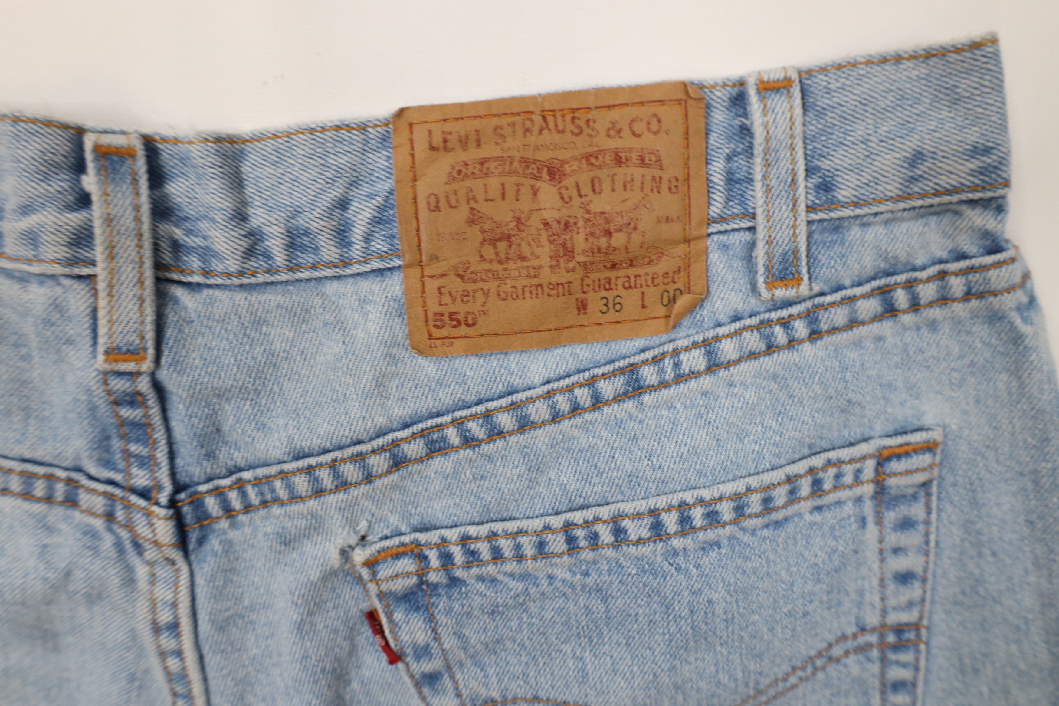 Levi's Vintage Y2K 2000 Levis 550 Relaxed Fit Denim Jean Shorts USA Size US 36 / EU 52 - 14 Thumbnail