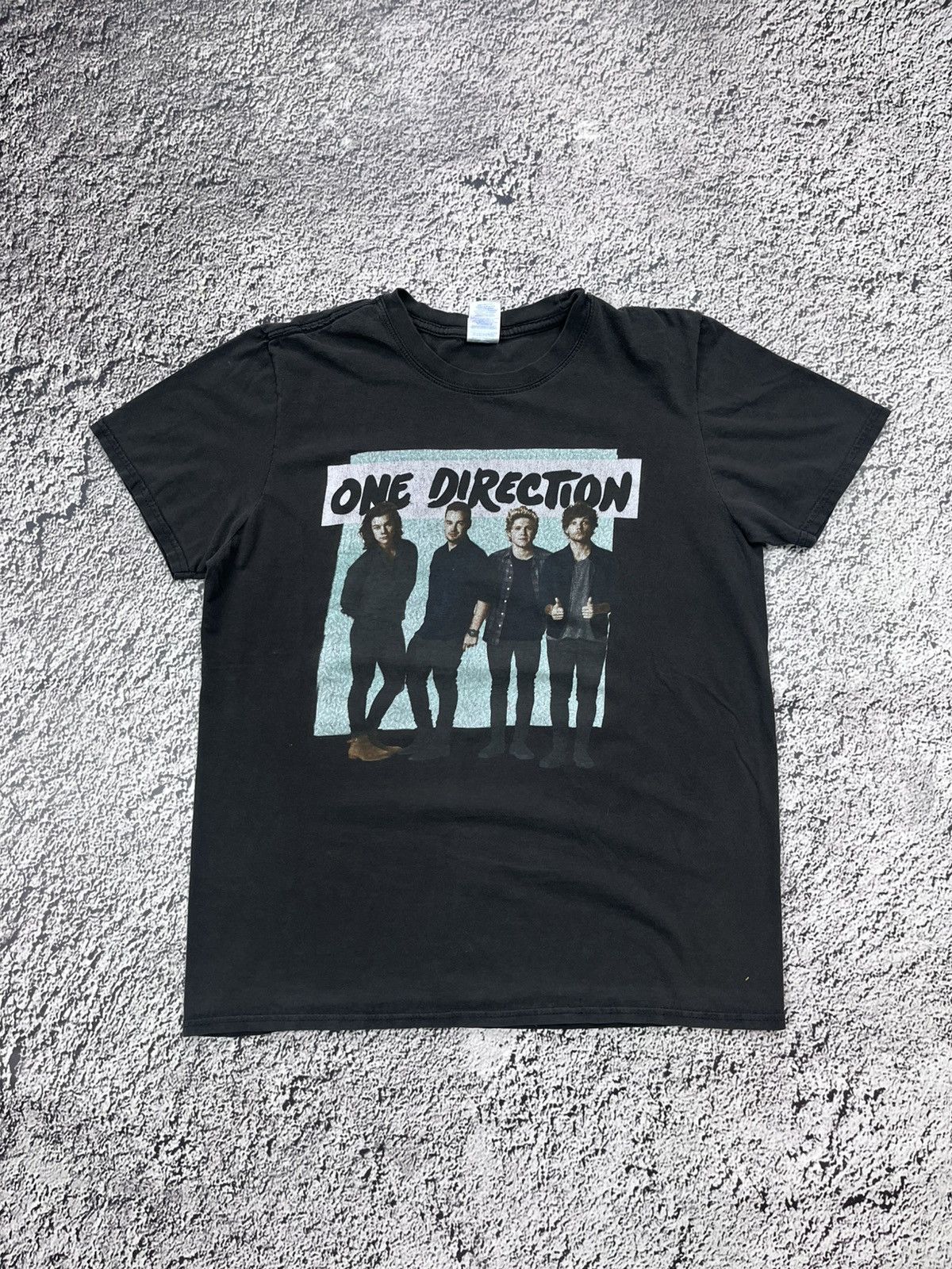 Band Tees Vintage Y2K One Direction faded logo tour tee size M Size US M / EU 48-50 / 2 - 1 Thumbnail