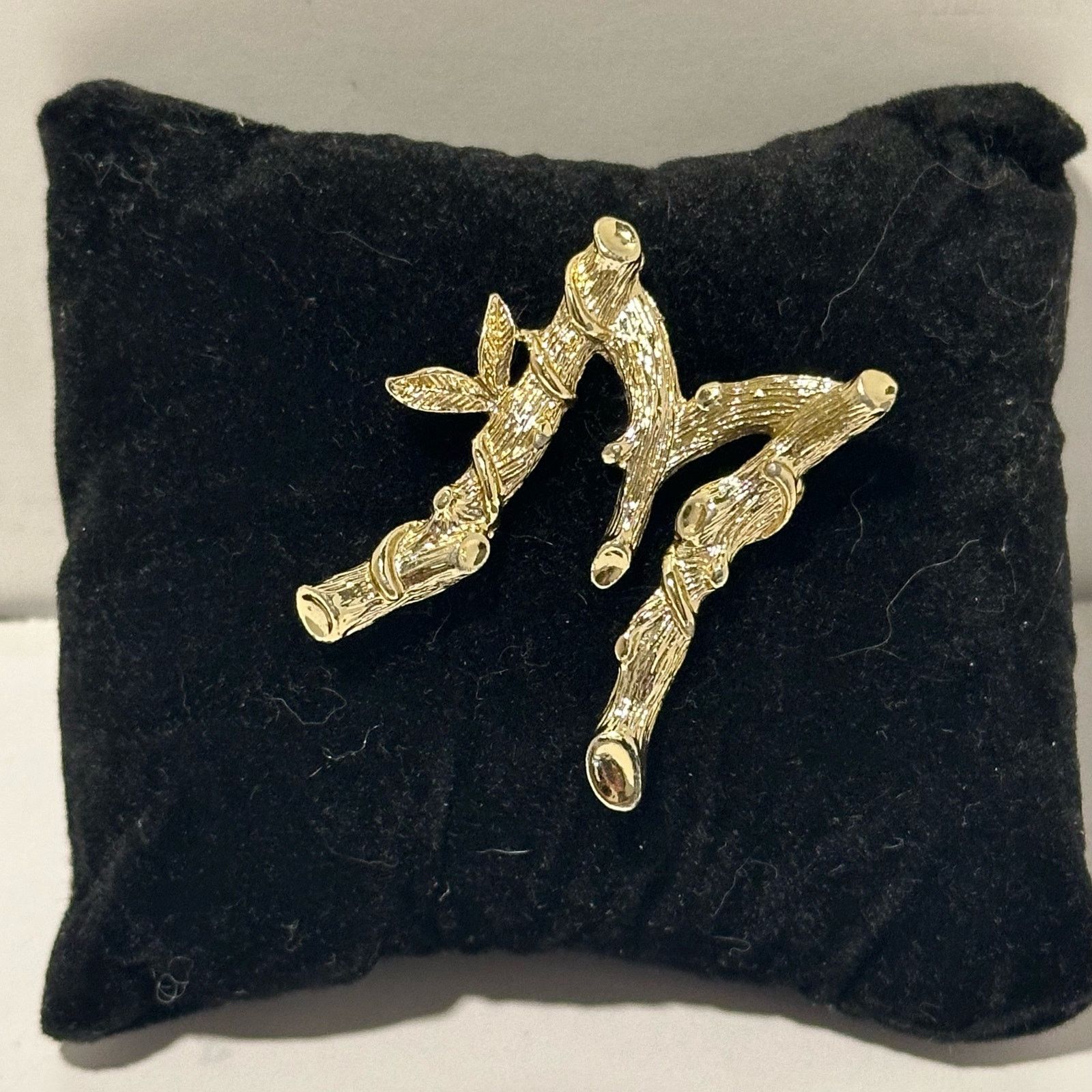 Vintage Sarah Coventry Brooch LETTER M Bamboo Twig Vintage Initial M Size ONE SIZE - 7 Thumbnail