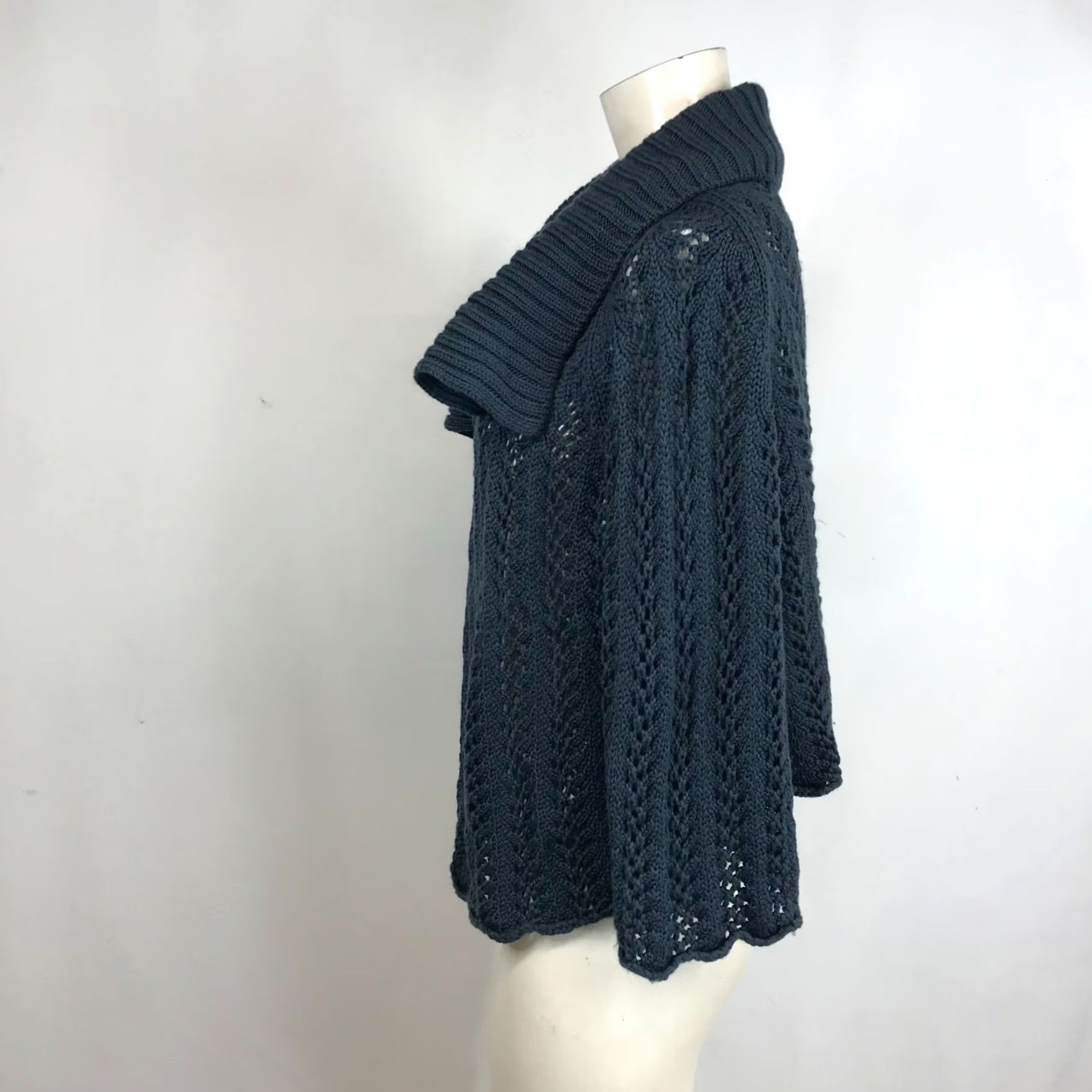 Saks Fifth Avenue SIGNATURE SAKS FIFTH AVENUE - WOMEN’S LARGE KNIT CARDIGAN, GRAY, COLLARED, 24 IN PIT TO PITCH, 21 IN SHOULDER TO HEM Size L / US 10 / IT 46 - 6 Thumbnail