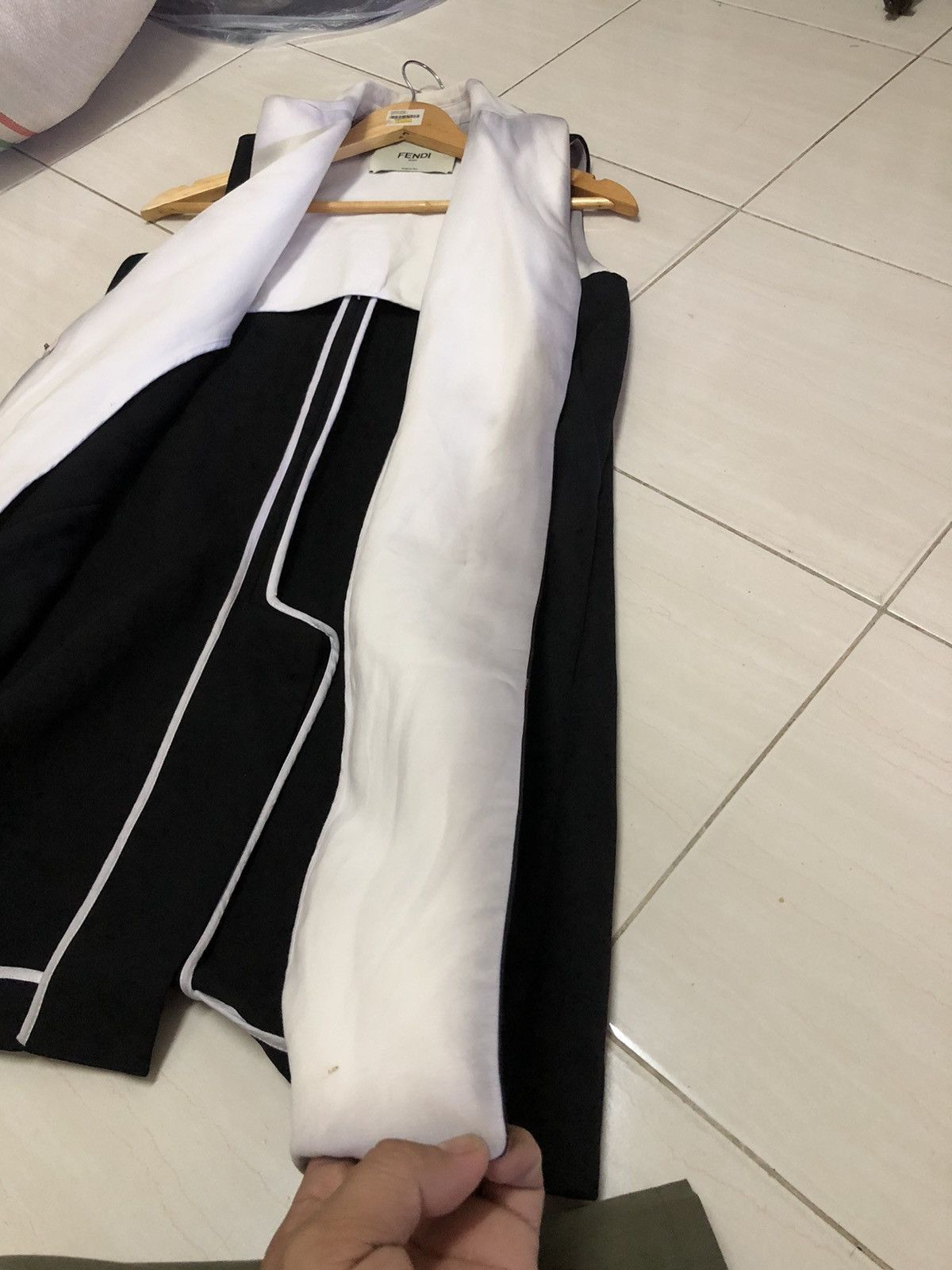 Fendi Genuine fendi sleeveless long jacket size S/M Size M / US 6-8 / IT 42-44 - 16 Thumbnail