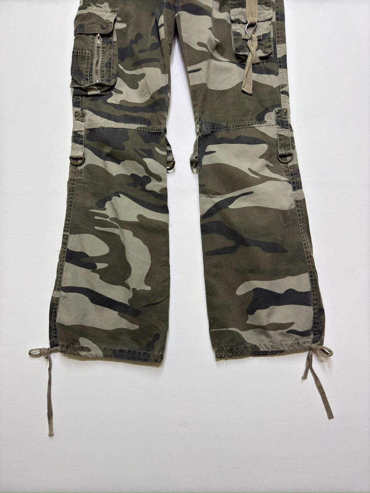 Japanese Brand Flare Camo Tactical Multi-Pocket Low Rise Raspberry Style Size US 27 - 6 Thumbnail