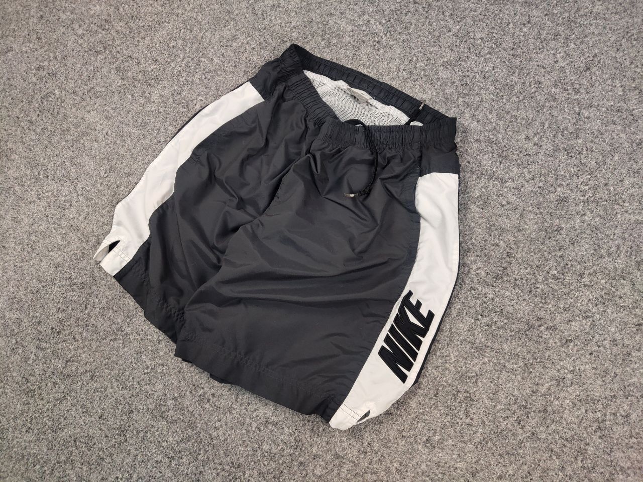 Nike Vintage 90's Nike swoosh Gray Shorts nylon casual Y2K Style Size US 34 / EU 50 - 4 Thumbnail