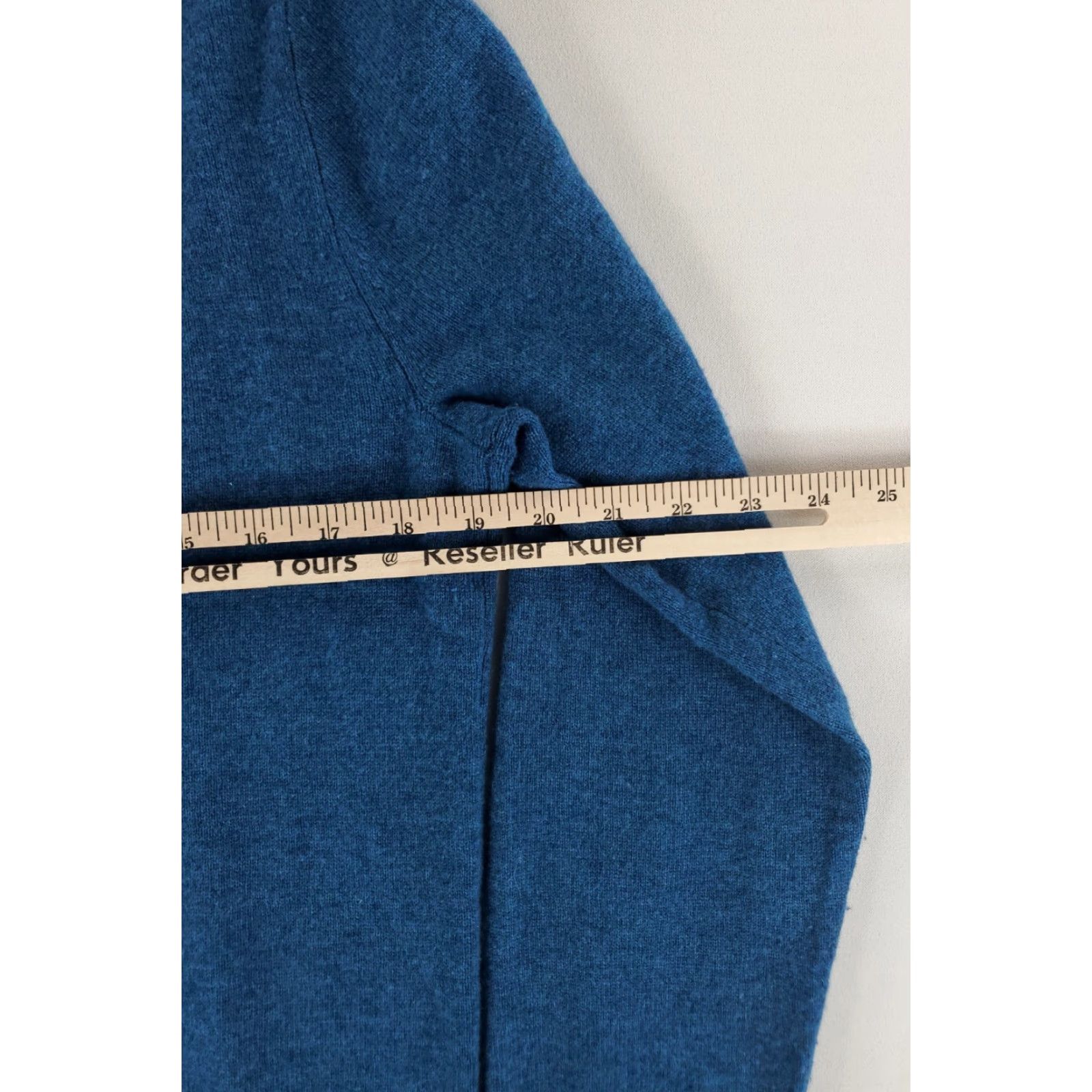 J.Crew **J.CREW Mens V Neck Blue Cashmere Long Sleeve Pullover** User: J.CREW Mens V Neck Blue Cashmere Long Sleeve Sweater **M** Size US M / EU 48-50 / 2 - 4 Thumbnail