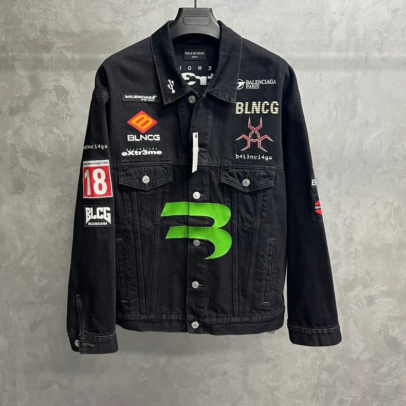 Balenciaga Balenciaga latest black engraved button full of art paintin Size US S / EU 44-46 / 1 - 1 Thumbnail