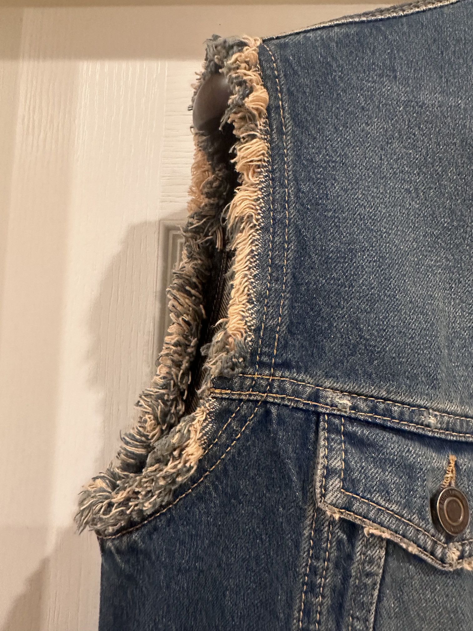 Saint Laurent Paris Saint Laurent Paris 15SS Distressed Denim Vest 377893 4061 L Size US L / EU 52-54 / 3 - 9 Thumbnail