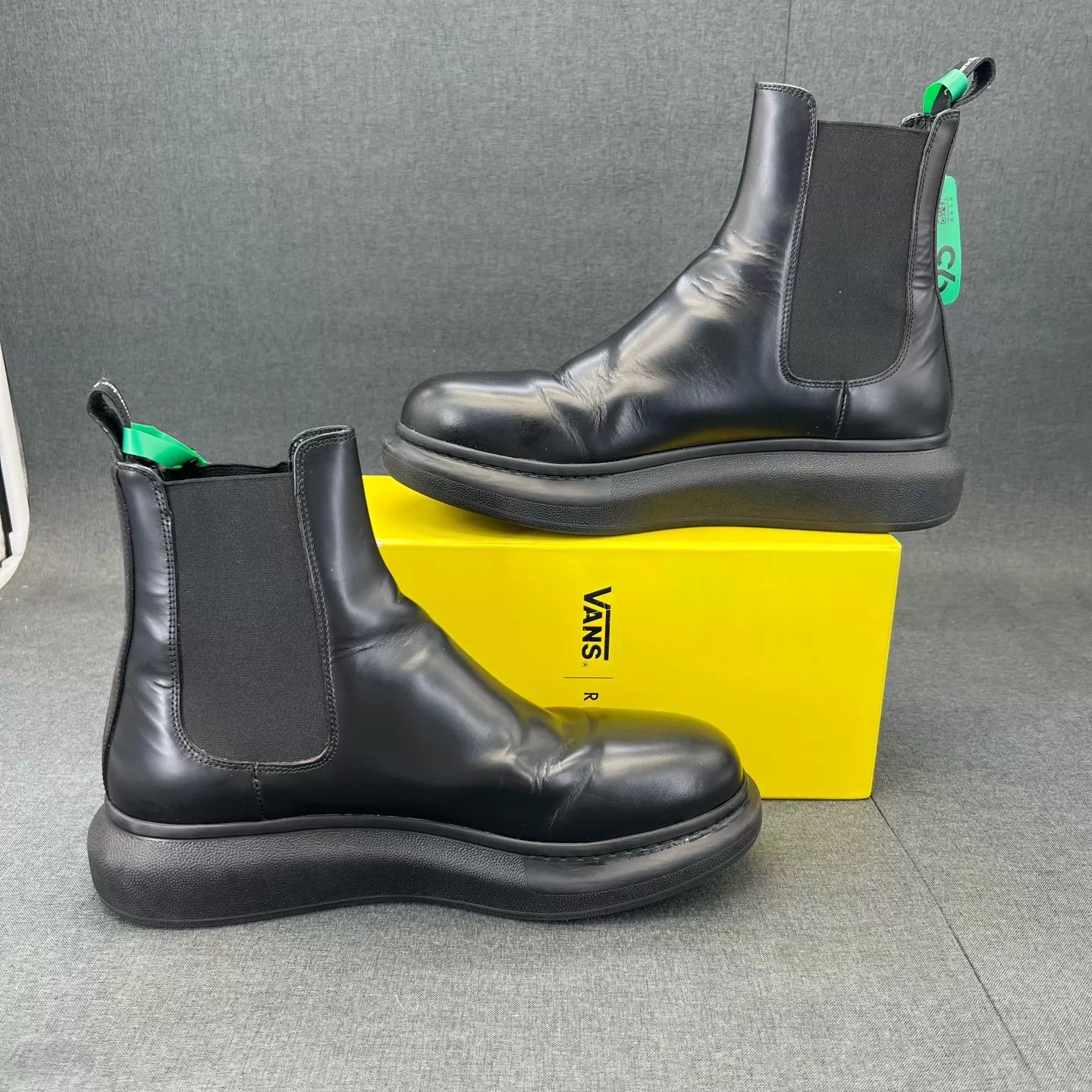 Alexander McQueen Alexander McQueen Chelsea Boots Black 44 with Box Size US 11 / EU 44 - 2 Thumbnail