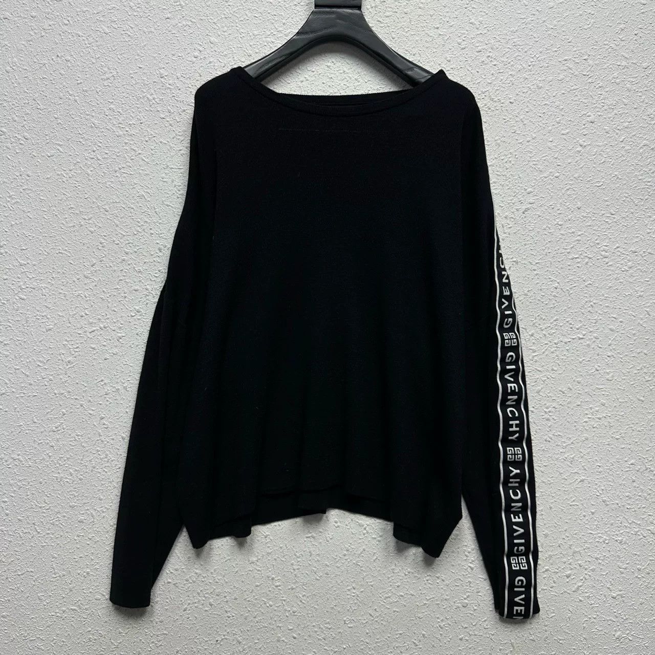 Givenchy givenchy logo print black sweater xl Size US XL / EU 56 / 4 - 1 Thumbnail