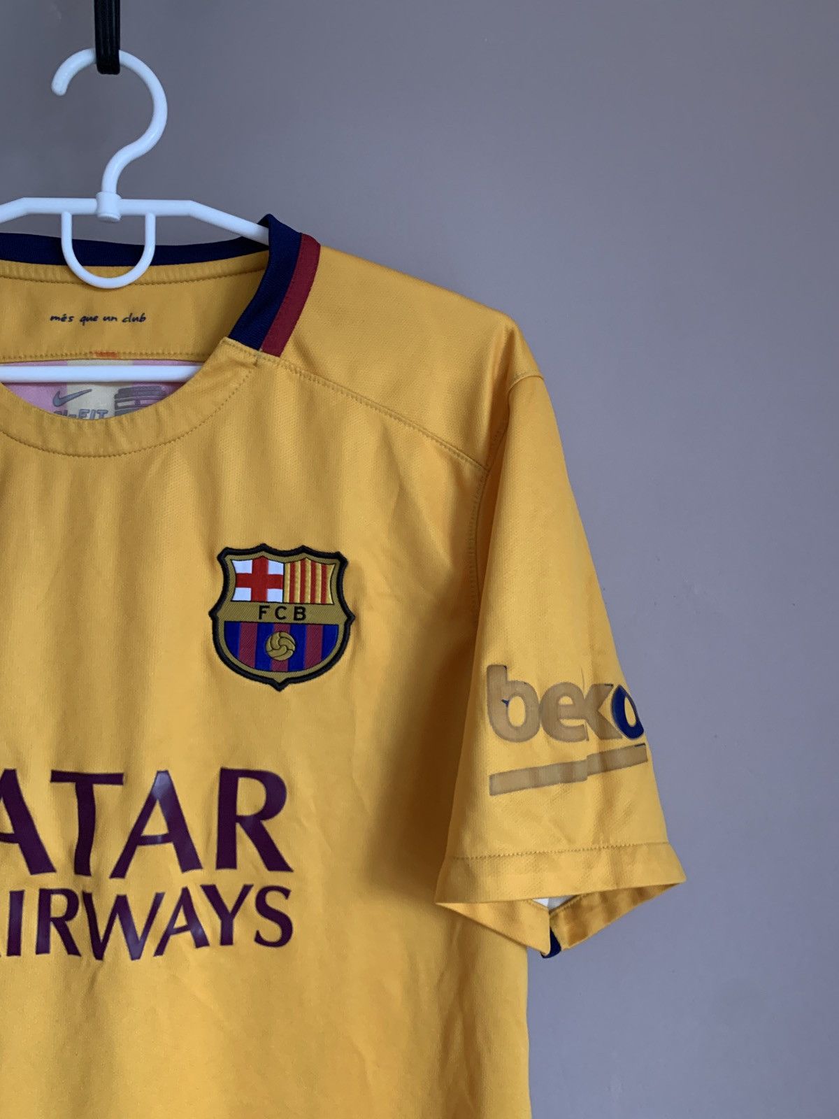 Nike Barcelona 2015 Away Football Shirt Nike Soccer Jersey Sz L Size US L / EU 52-54 / 3 - 3 Thumbnail