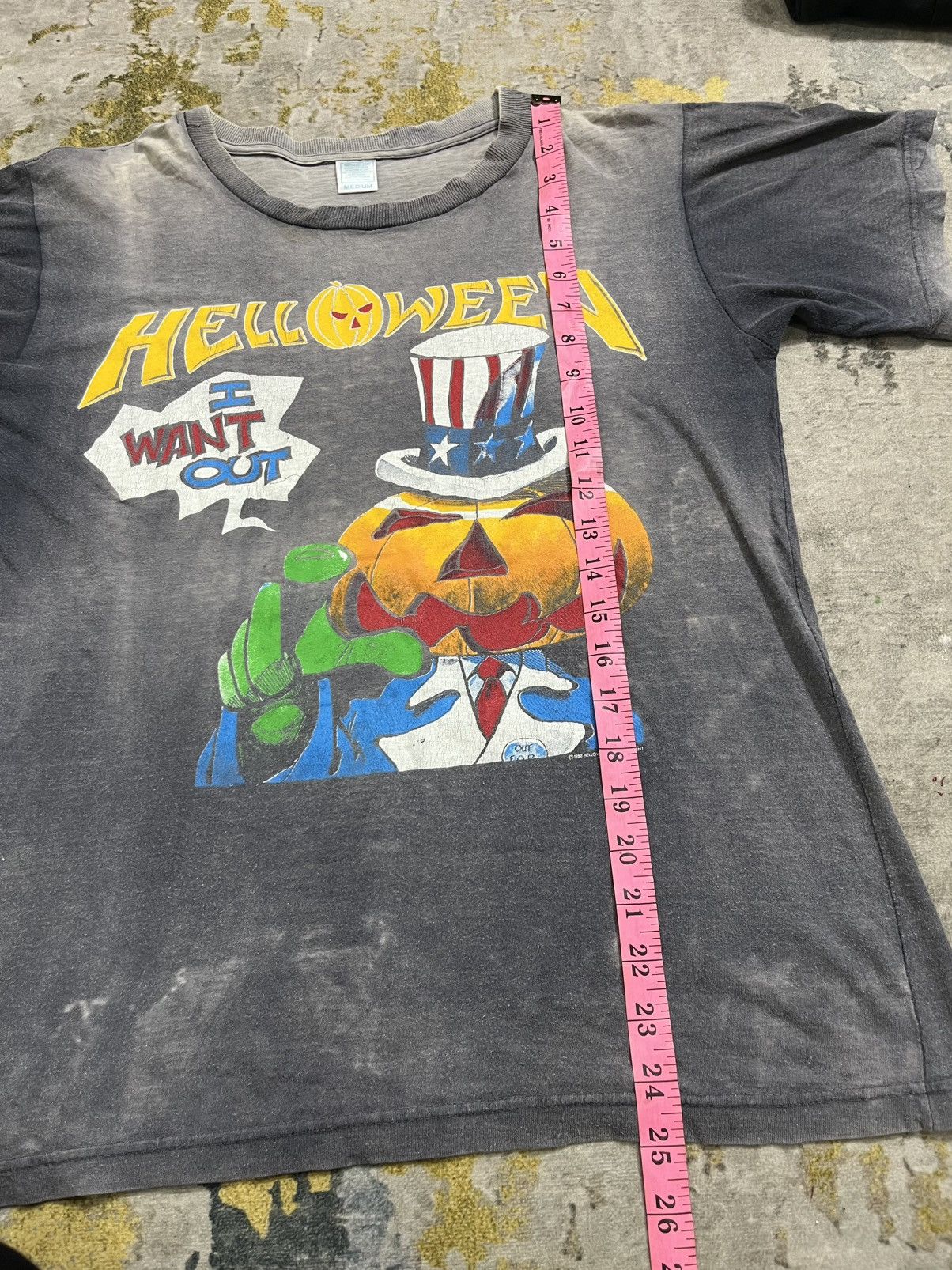 Vintage Vintage 1988’s HELLOWEEN Distrssed Tour Band Tshirt Size US M / EU 48-50 / 2 - 11 Thumbnail