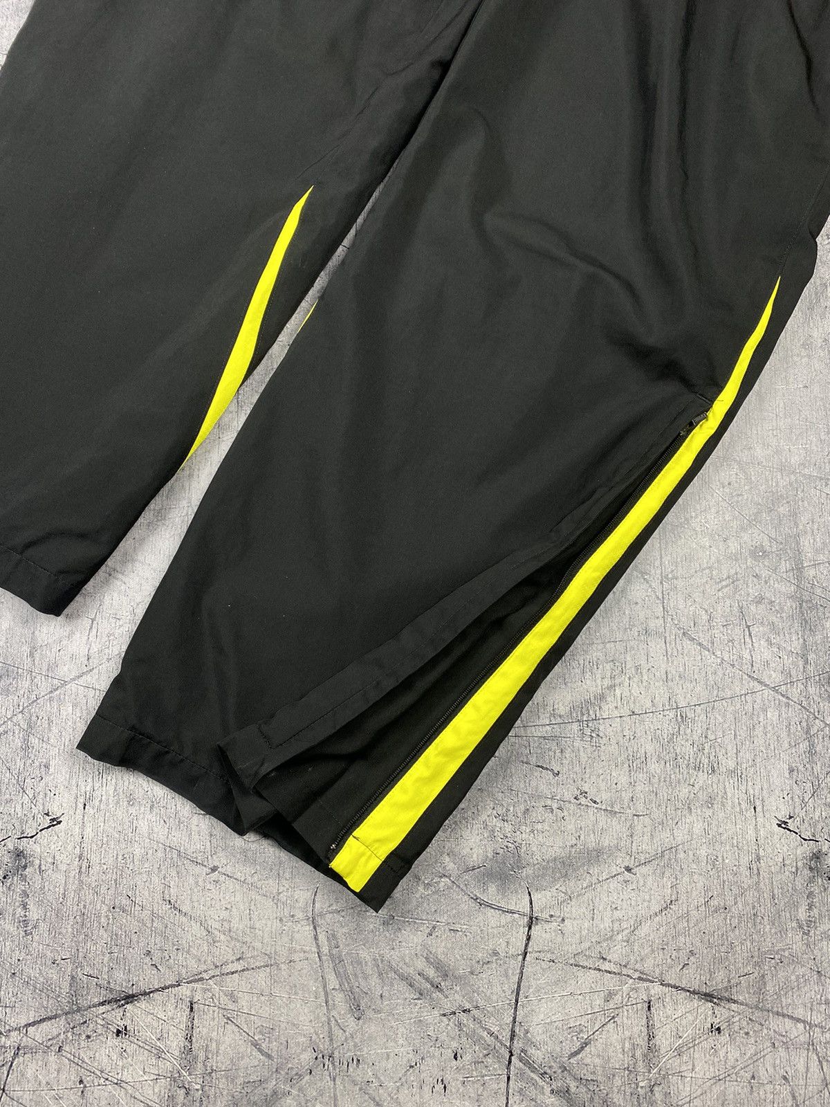 Puma × Vintage Vintage Puma Borussia Dortmund Soccer Pants Jersey Y2K Size US 34 / EU 50 - 9 Thumbnail