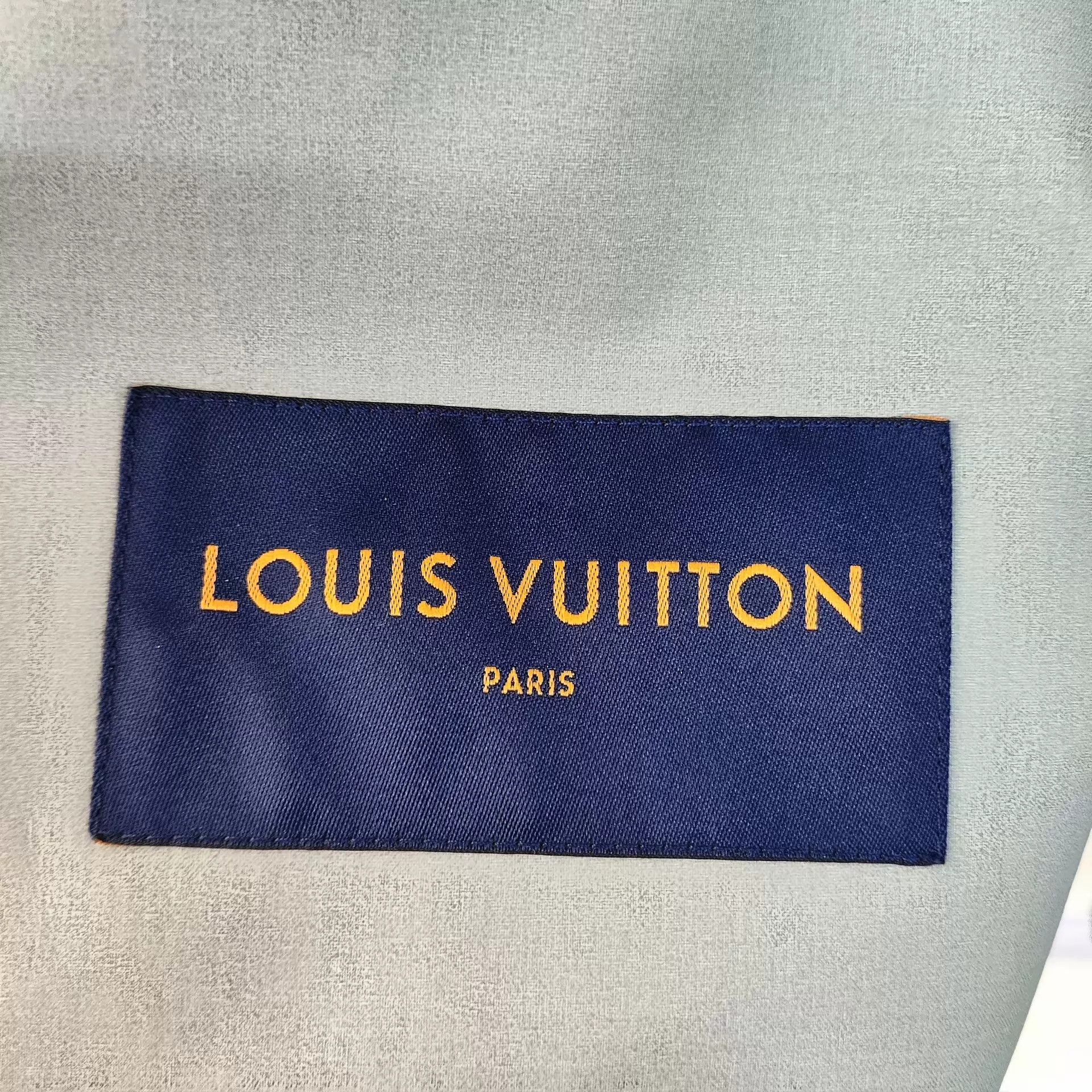 Louis Vuitton Louis Vuitton Gray Houndstooth SS26 Runway Shell Jacket 52 Size US L / EU 52-54 / 3 - 3 Thumbnail