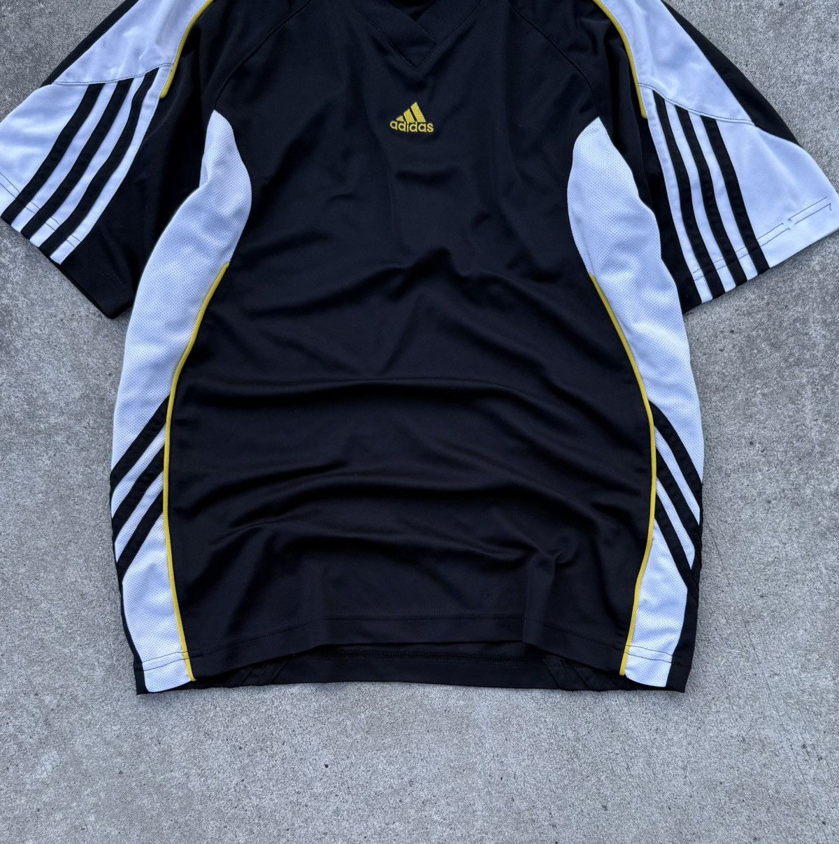 Other Vintage Adidas Y2K streetwear track rare shirt Size US S / EU 44-46 / 1 - 2 Thumbnail