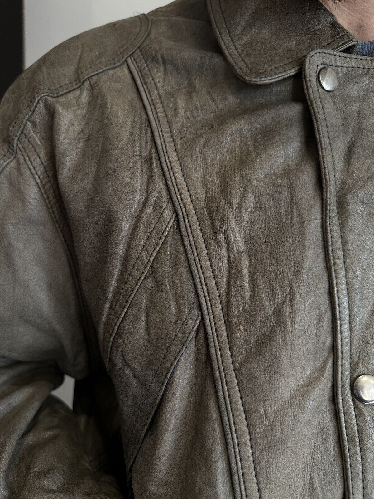 Valentino Vintage Valentino Uomo Distressed Leather Bomber Jacket Men Size US XL / EU 56 / 4 - 11 Thumbnail