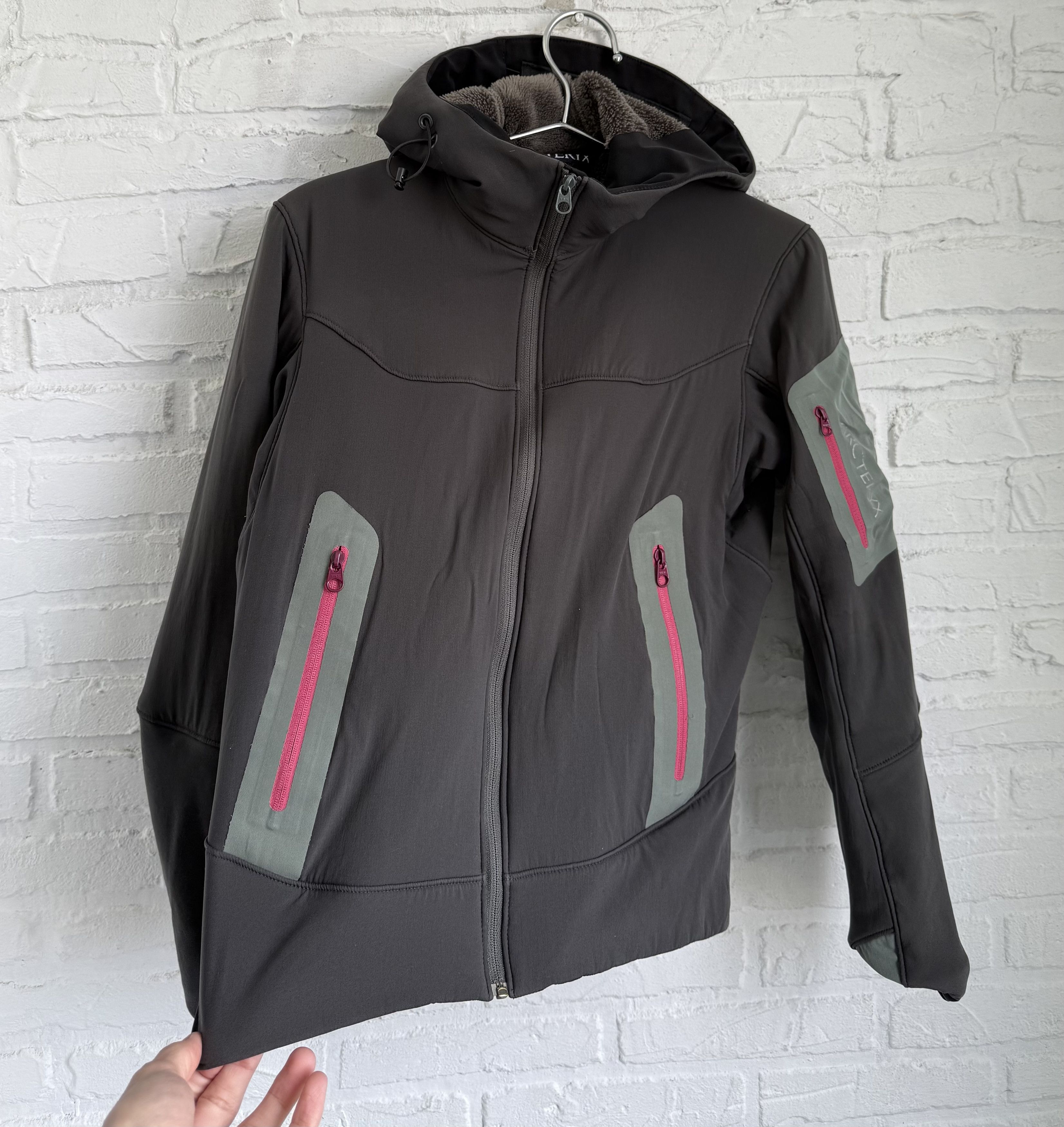 Arc'teryx Vintage Arc’teryx Softshell Jacket Polartec Teddy Fleece Size S / US 4 / IT 40 - 3 Thumbnail