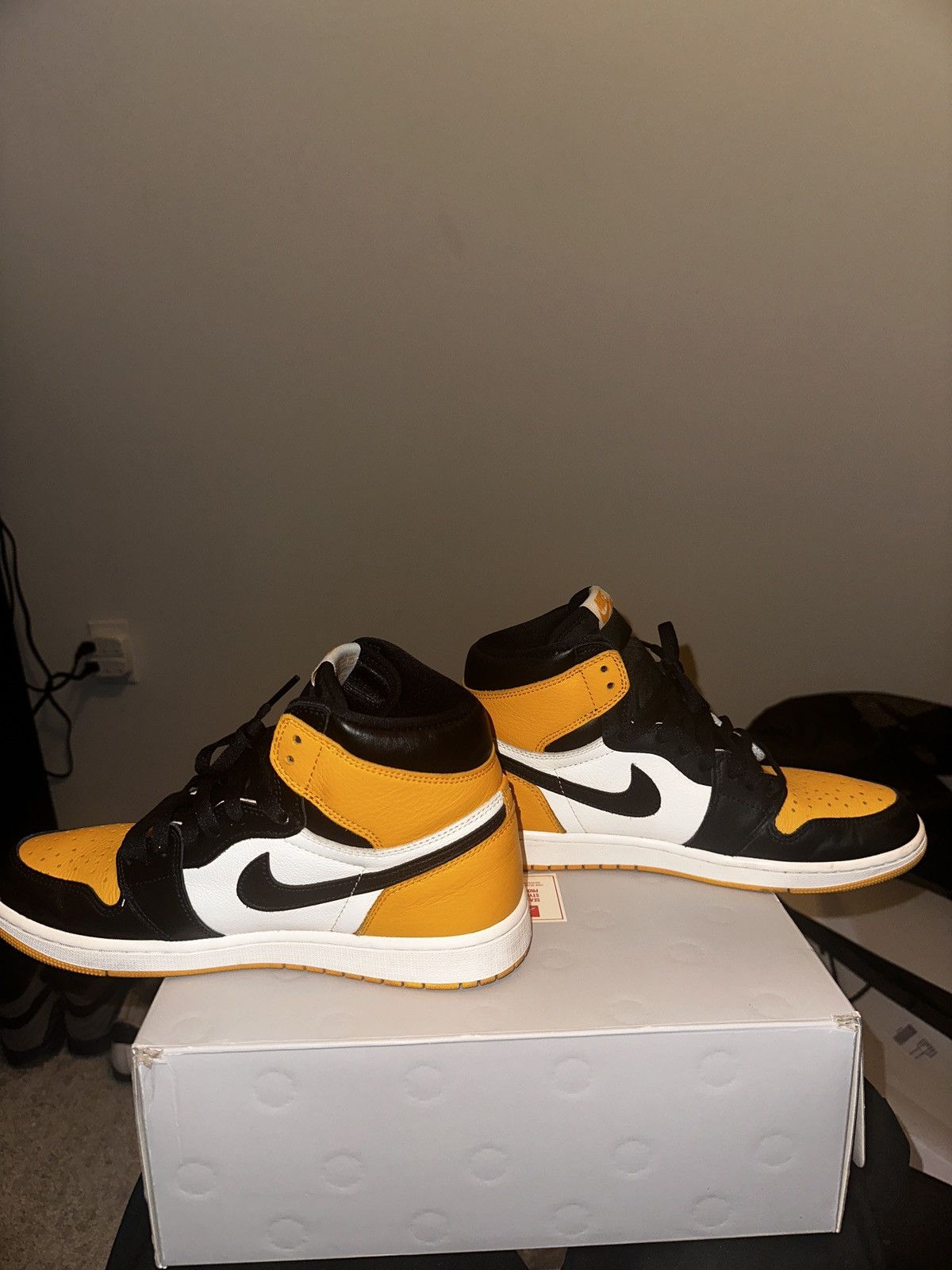 Jordan Brand Jordan 1 Retro OG Taxi Size US 10 / EU 43 - 3 Thumbnail