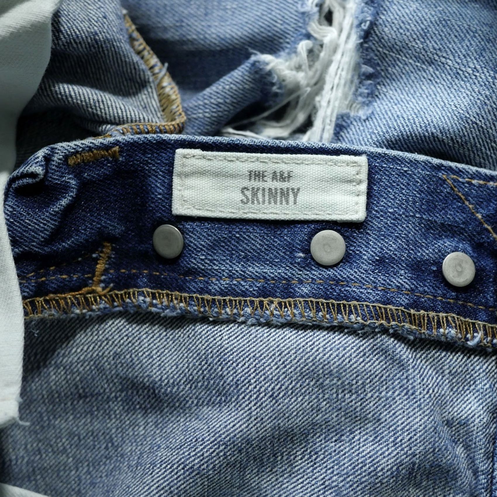 Abercrombie & Fitch Abercrombie & Fitch Jeans Mens 31x32 Blue Dark Wash Denim Skinny Slim Distressed Logo 5-Pocket Mens Skinny Jeans Size US 31 - 7 Thumbnail