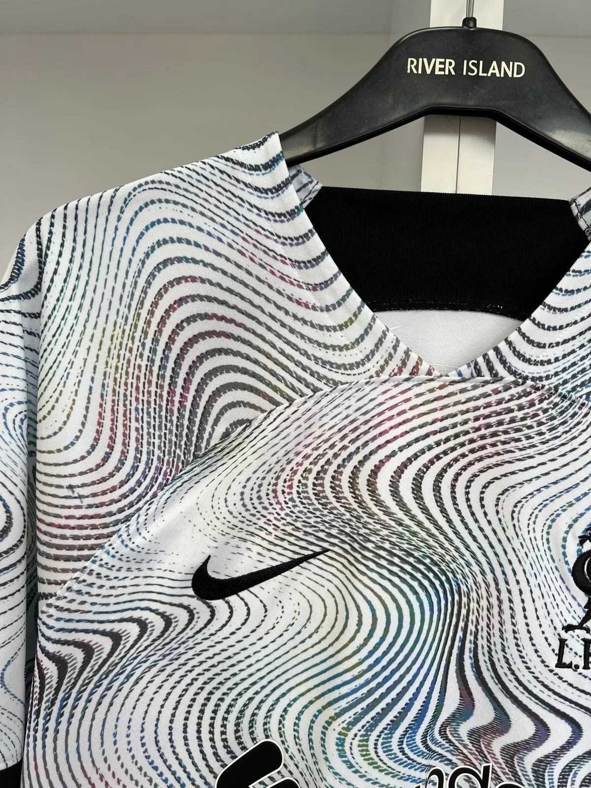 Nike × Vintage Nike Liverpool Darwin 22/23 Away Jersey Size US L / EU 52-54 / 3 - 9 Thumbnail