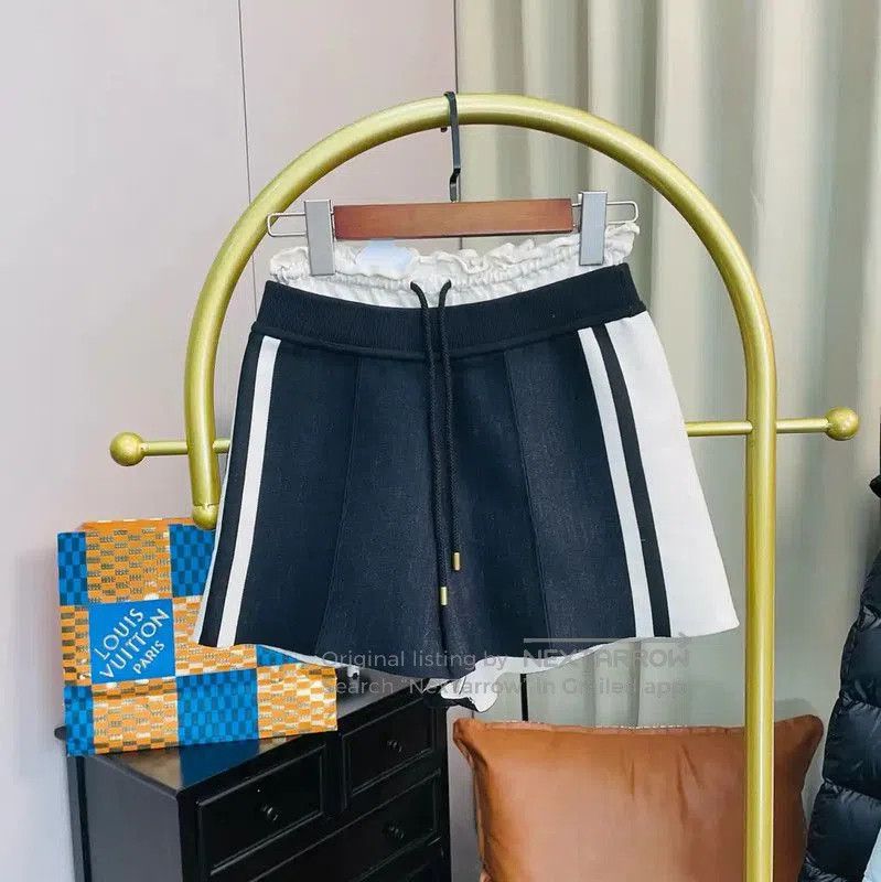 Louis Vuitton Louis Vuitton Black Silk Women's Shorts . Size 22" - 1 Thumbnail
